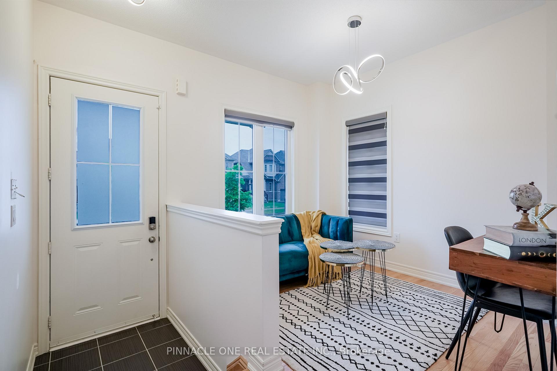 Photo 4 of 15 Tait Crescent, Clarington, Bowmanville — HOMEH