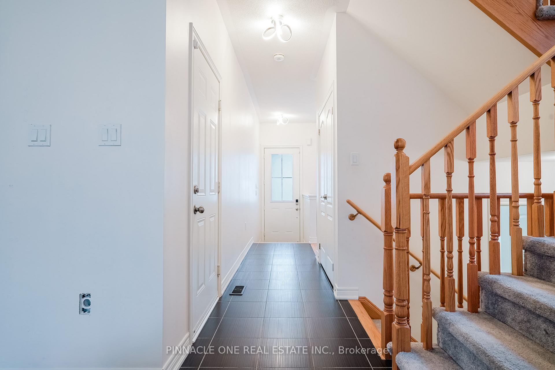 Photo 5 of 15 Tait Crescent, Clarington, Bowmanville — HOMEH