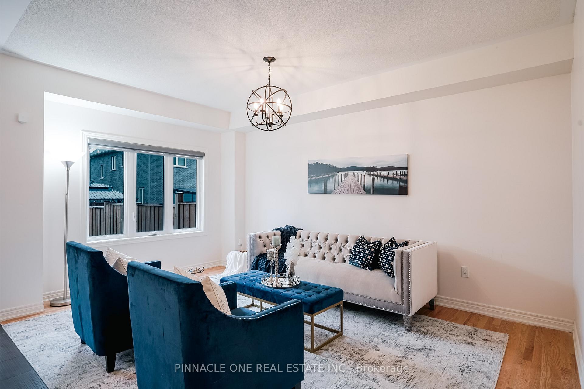 Photo 11 of 15 Tait Crescent, Clarington, Bowmanville — HOMEH