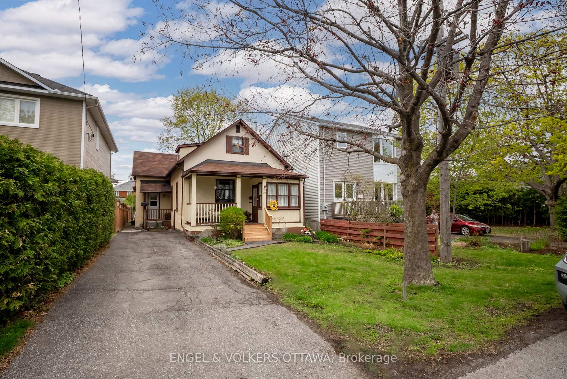 Photo 2 of 674 Melbourne Avenue, Ottawa, Laurentianview — HOMEH