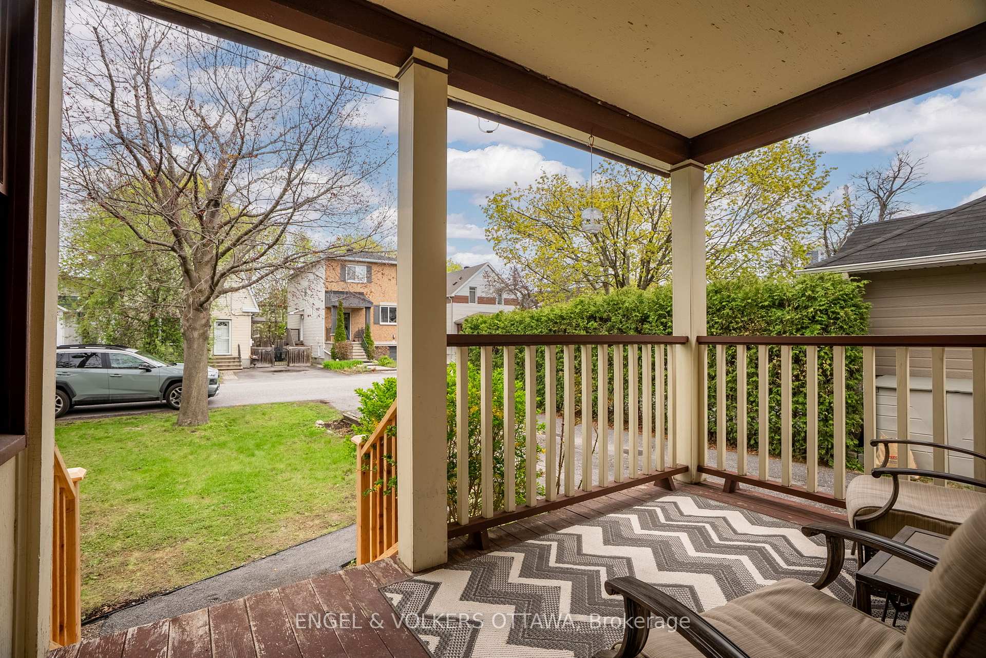 Photo 6 of 674 Melbourne Avenue, Ottawa, Laurentianview — HOMEH