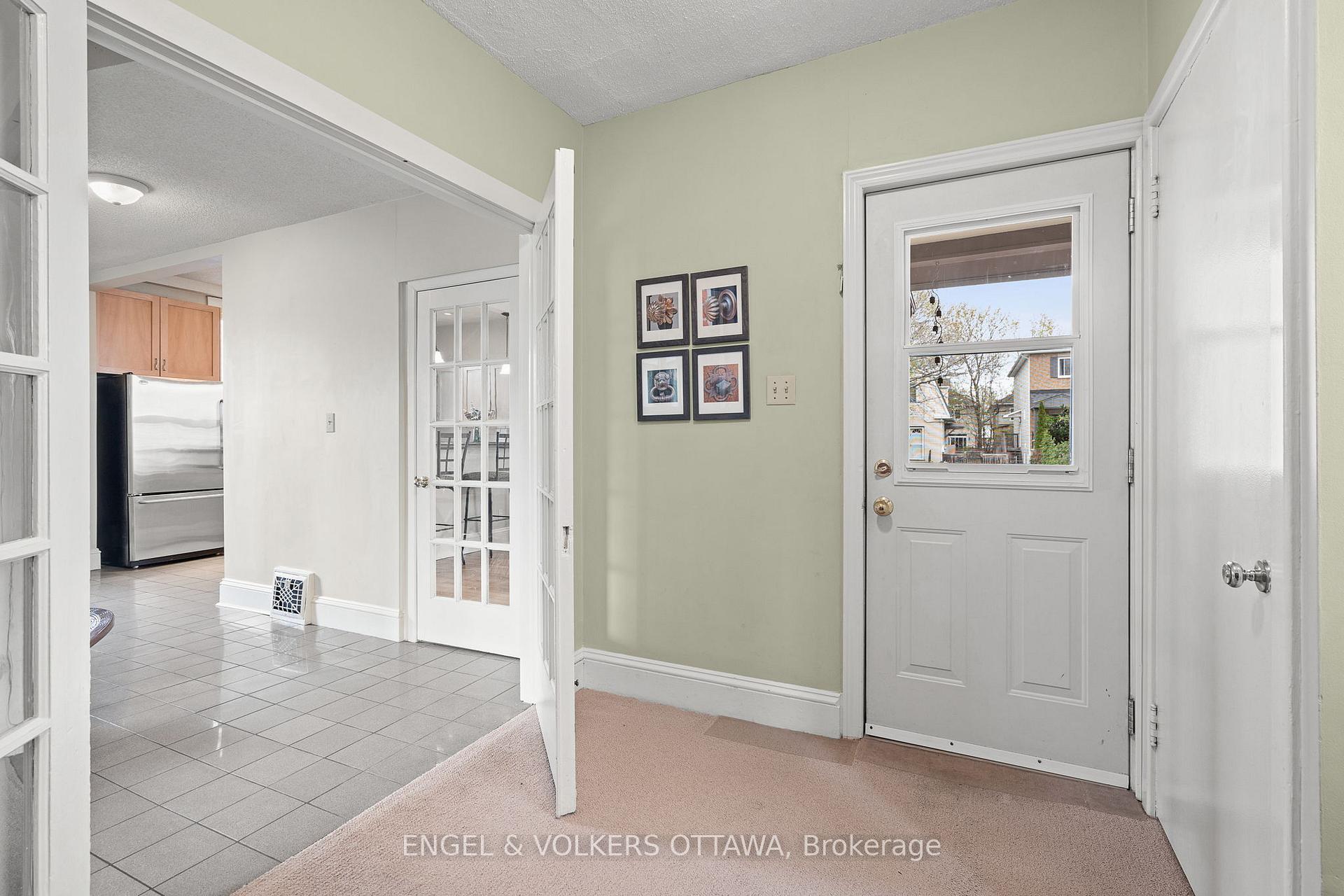 Photo 4 of 674 Melbourne Avenue, Ottawa, Laurentianview — HOMEH
