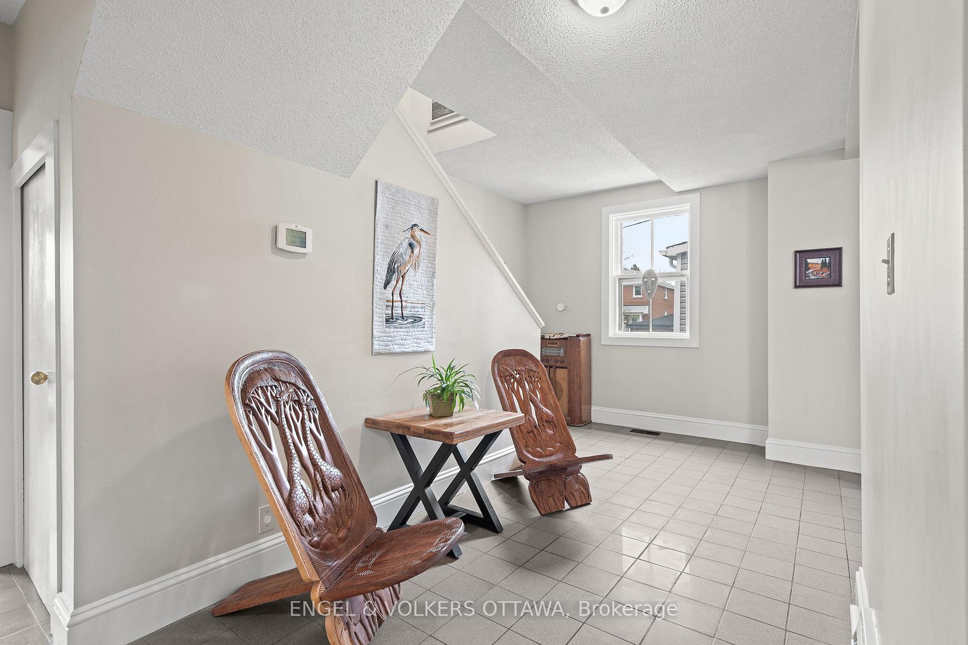 Photo 7 of 674 Melbourne Avenue, Ottawa, Laurentianview — HOMEH