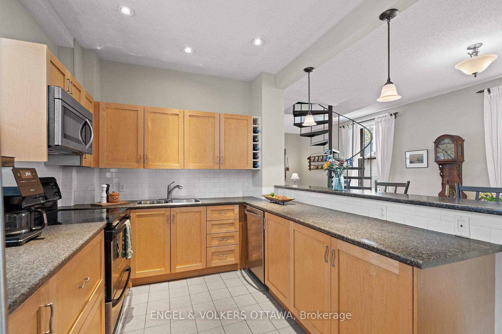 Photo 9 of 674 Melbourne Avenue, Ottawa, Laurentianview — HOMEH