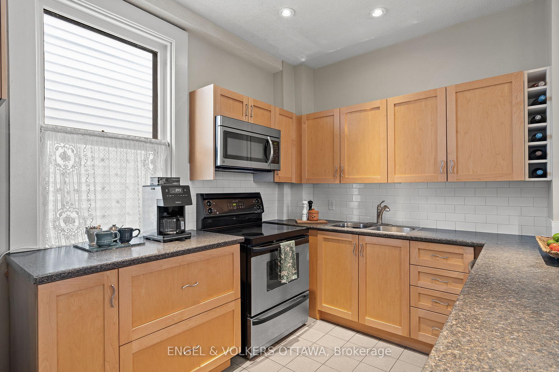 Photo 11 of 674 Melbourne Avenue, Ottawa, Laurentianview — HOMEH