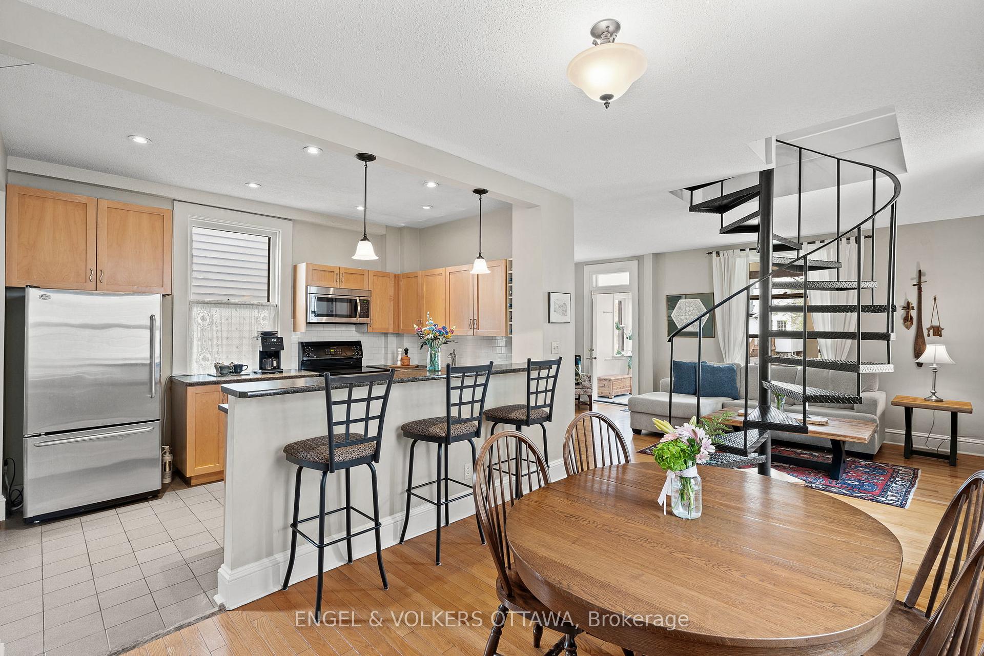 Photo 15 of 674 Melbourne Avenue, Ottawa, Laurentianview — HOMEH