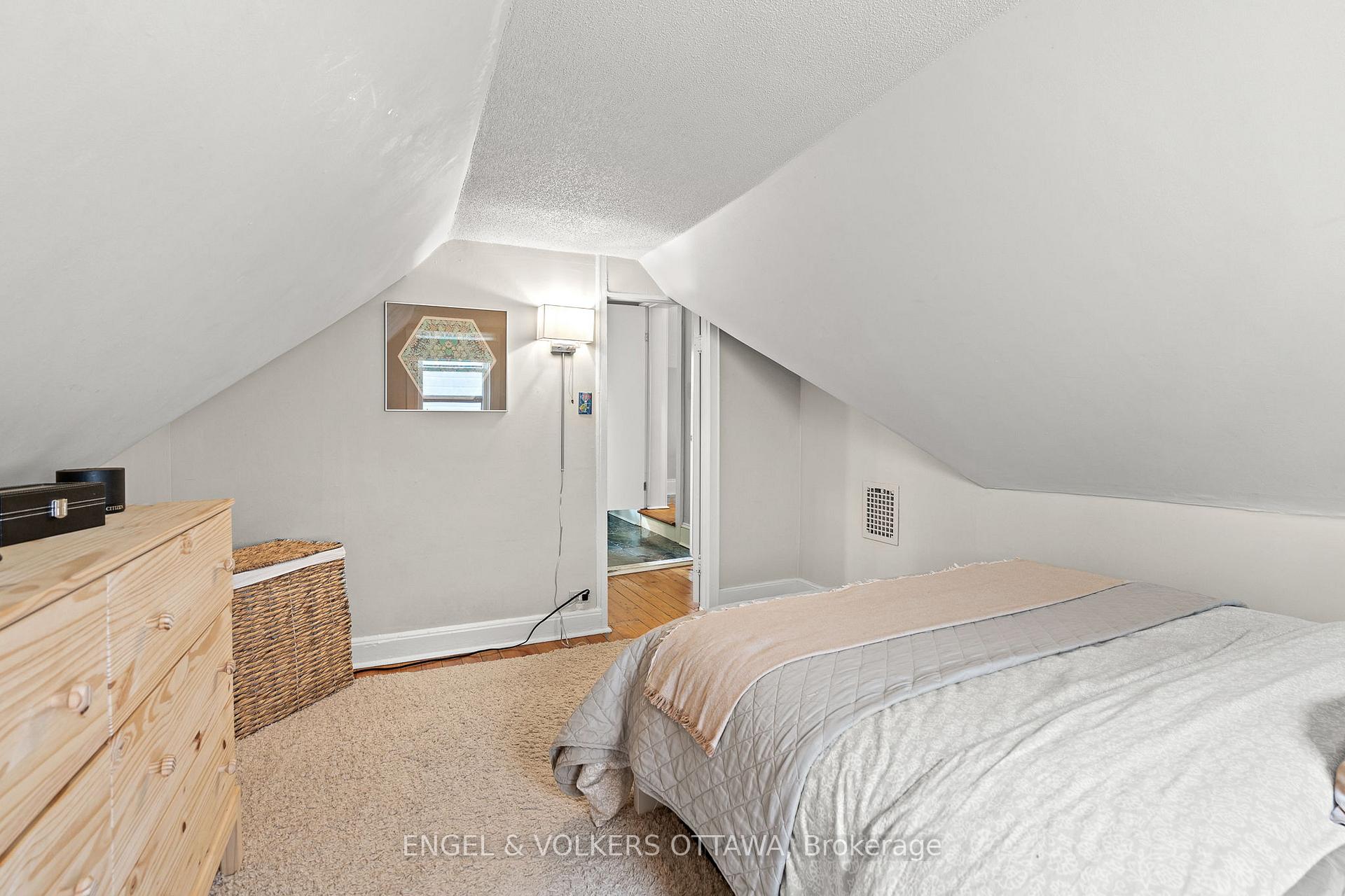 Photo 29 of 674 Melbourne Avenue, Ottawa, Laurentianview — HOMEH