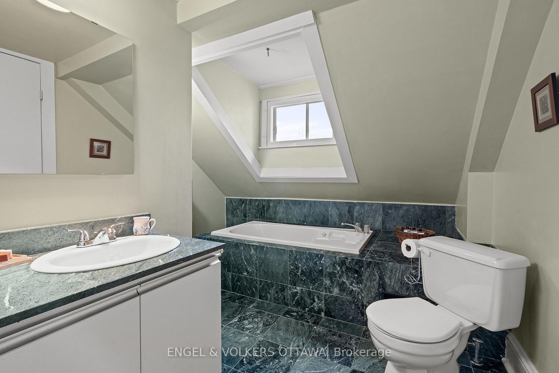 Photo 30 of 674 Melbourne Avenue, Ottawa, Laurentianview — HOMEH