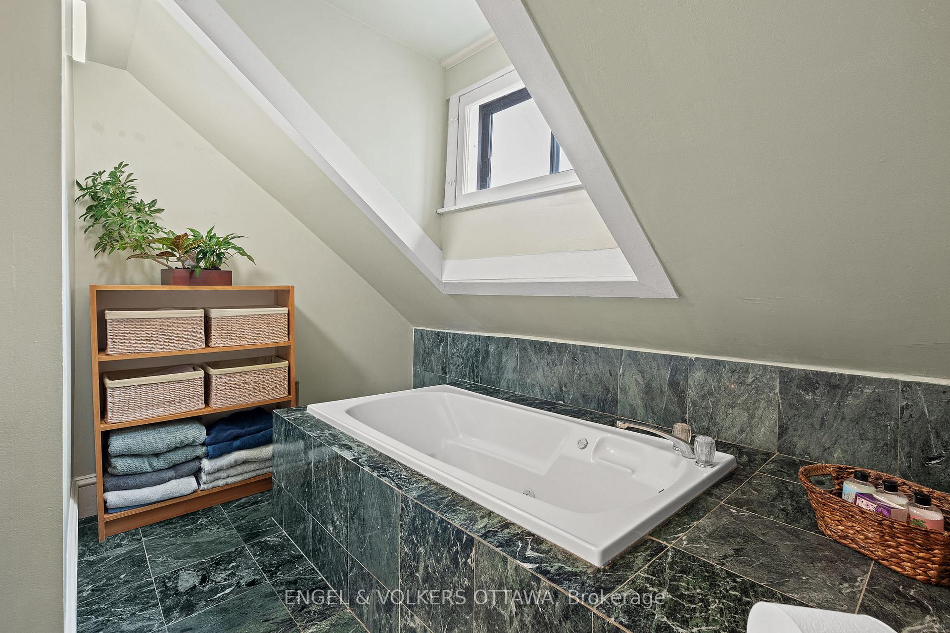 Photo 33 of 674 Melbourne Avenue, Ottawa, Laurentianview — HOMEH
