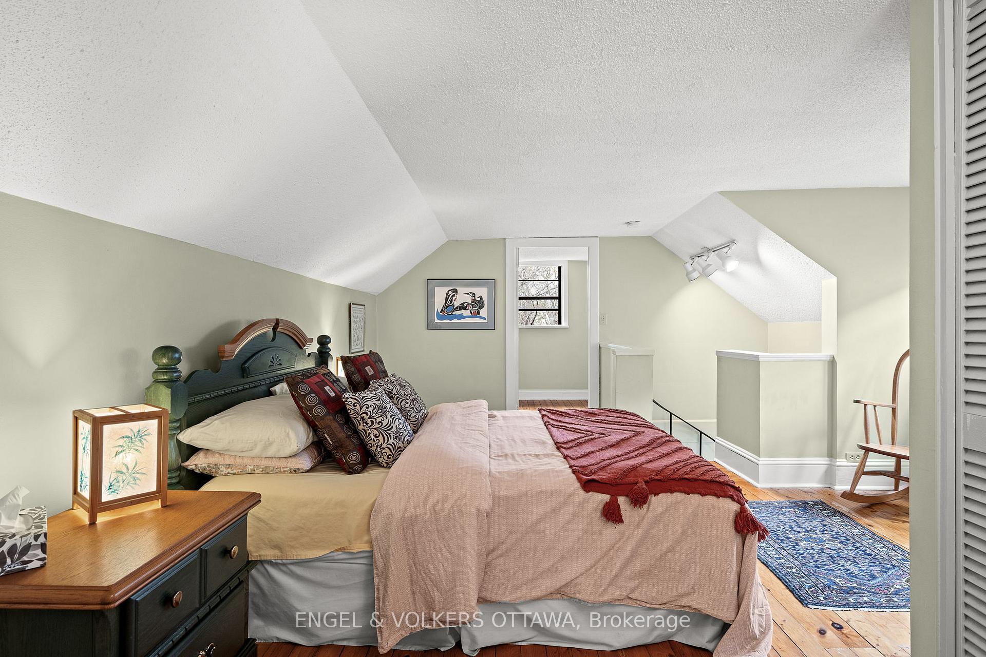 Photo 32 of 674 Melbourne Avenue, Ottawa, Laurentianview — HOMEH