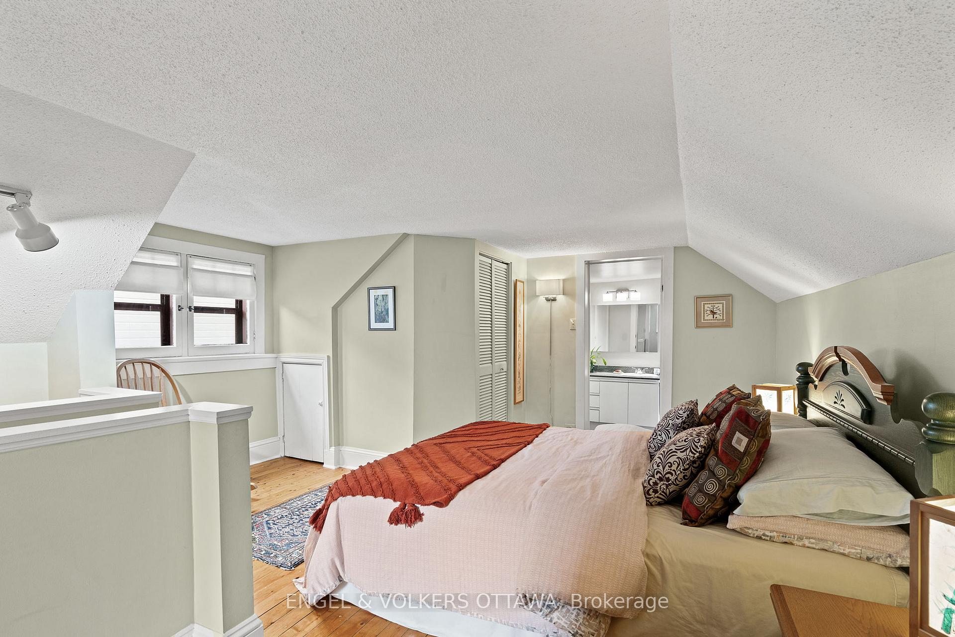 Photo 34 of 674 Melbourne Avenue, Ottawa, Laurentianview — HOMEH