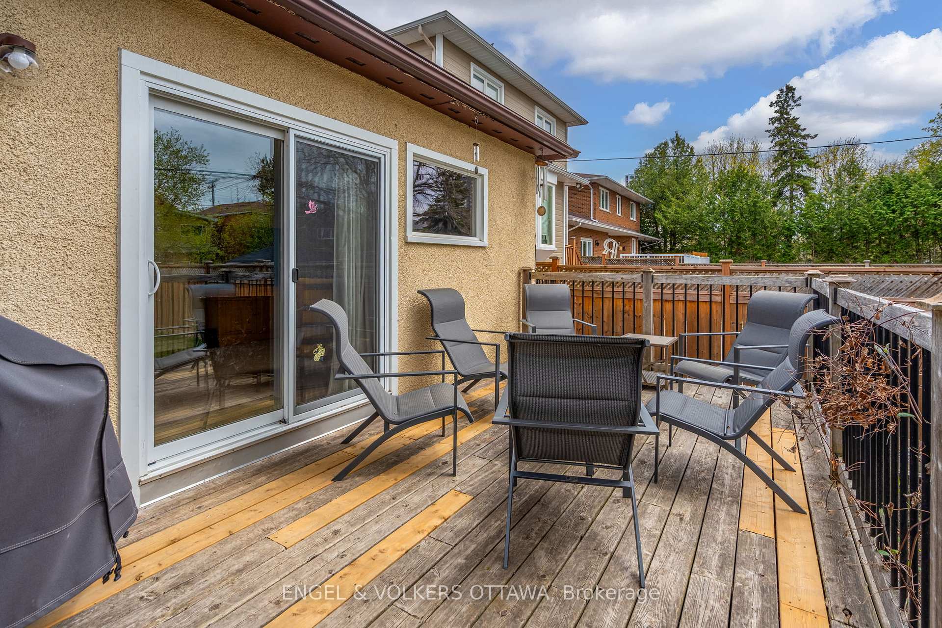 Photo 37 of 674 Melbourne Avenue, Ottawa, Laurentianview — HOMEH