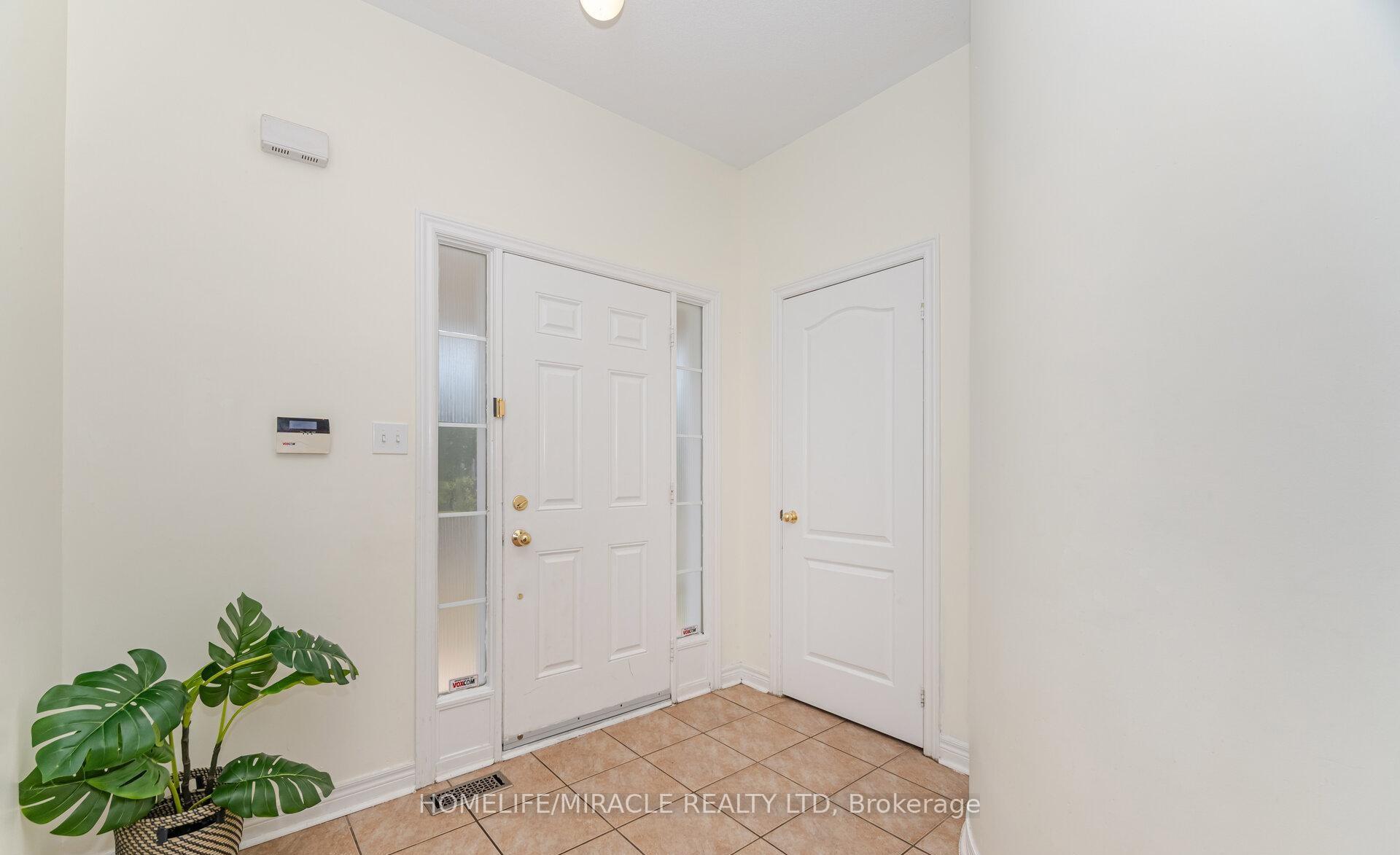 Photo 4 of 31 Hollingsworth Circle, Brampton, Fletcher's Meadow — HOMEH