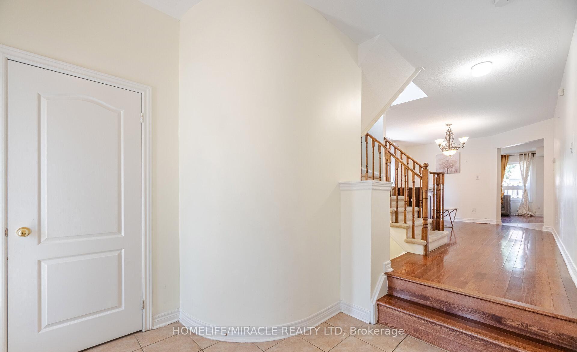 Photo 5 of 31 Hollingsworth Circle, Brampton, Fletcher's Meadow — HOMEH