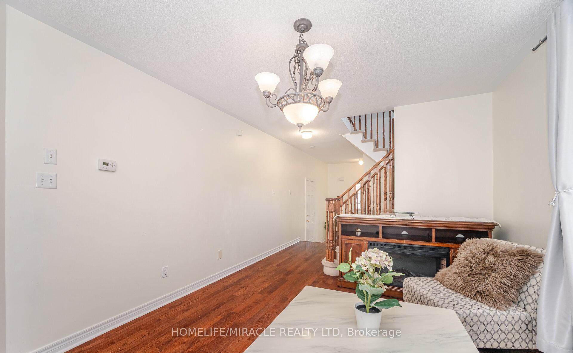 Photo 8 of 31 Hollingsworth Circle, Brampton, Fletcher's Meadow — HOMEH