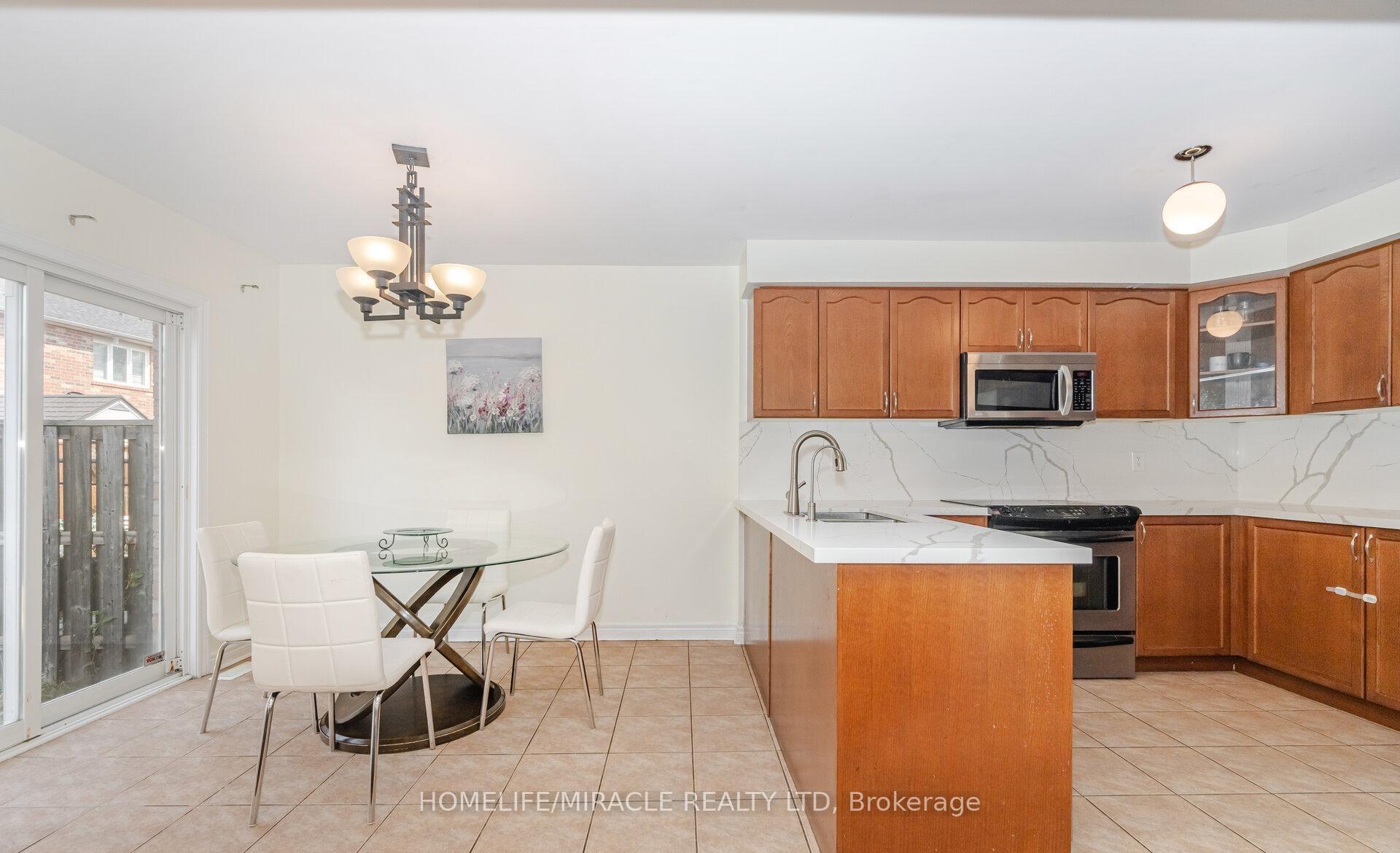 Photo 12 of 31 Hollingsworth Circle, Brampton, Fletcher's Meadow — HOMEH