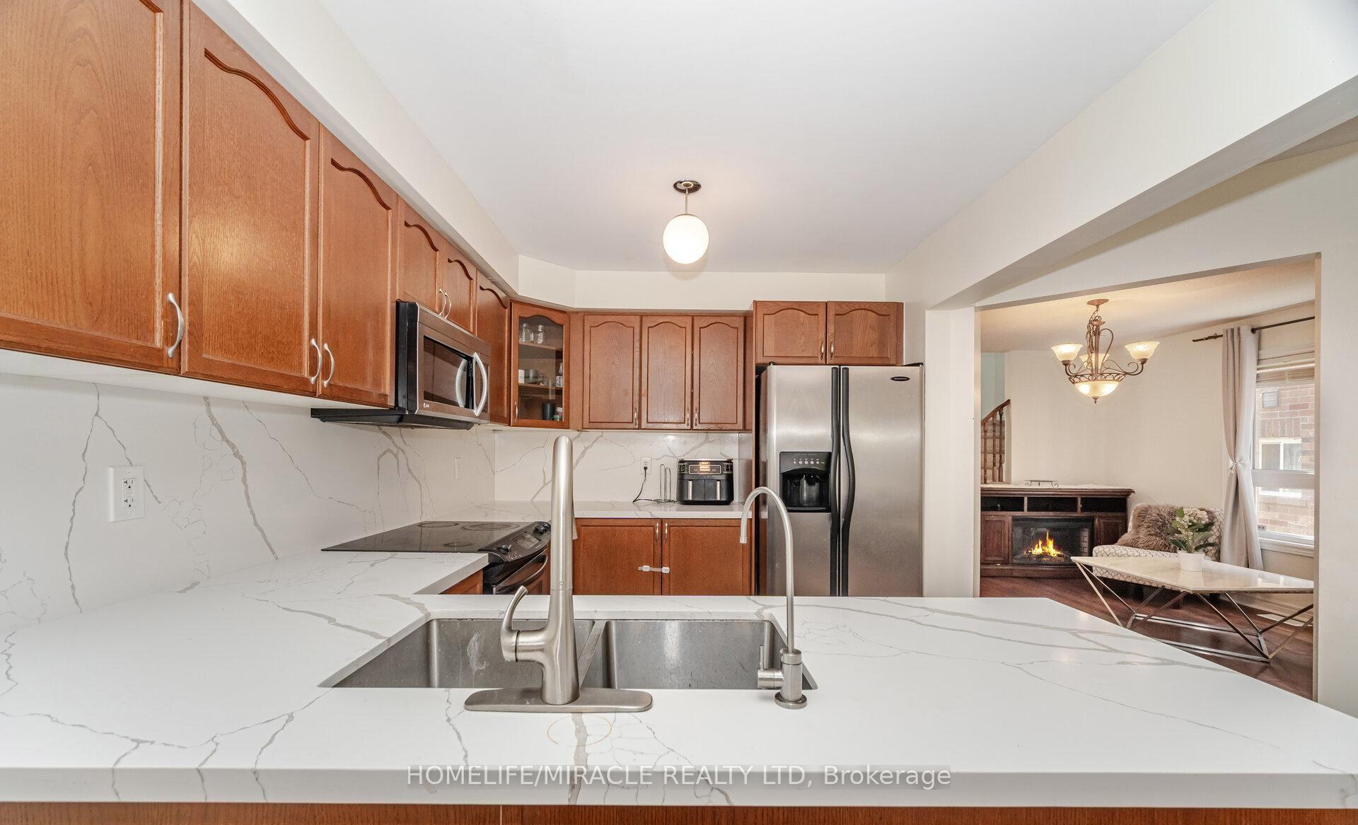 Photo 13 of 31 Hollingsworth Circle, Brampton, Fletcher's Meadow — HOMEH
