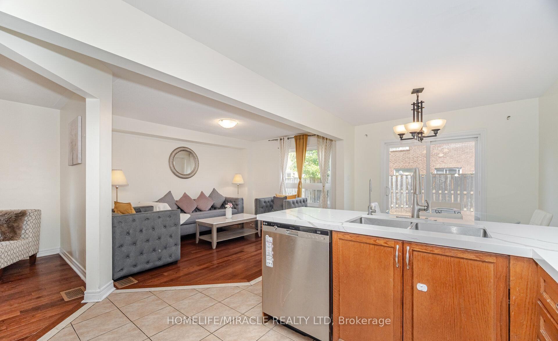Photo 14 of 31 Hollingsworth Circle, Brampton, Fletcher's Meadow — HOMEH