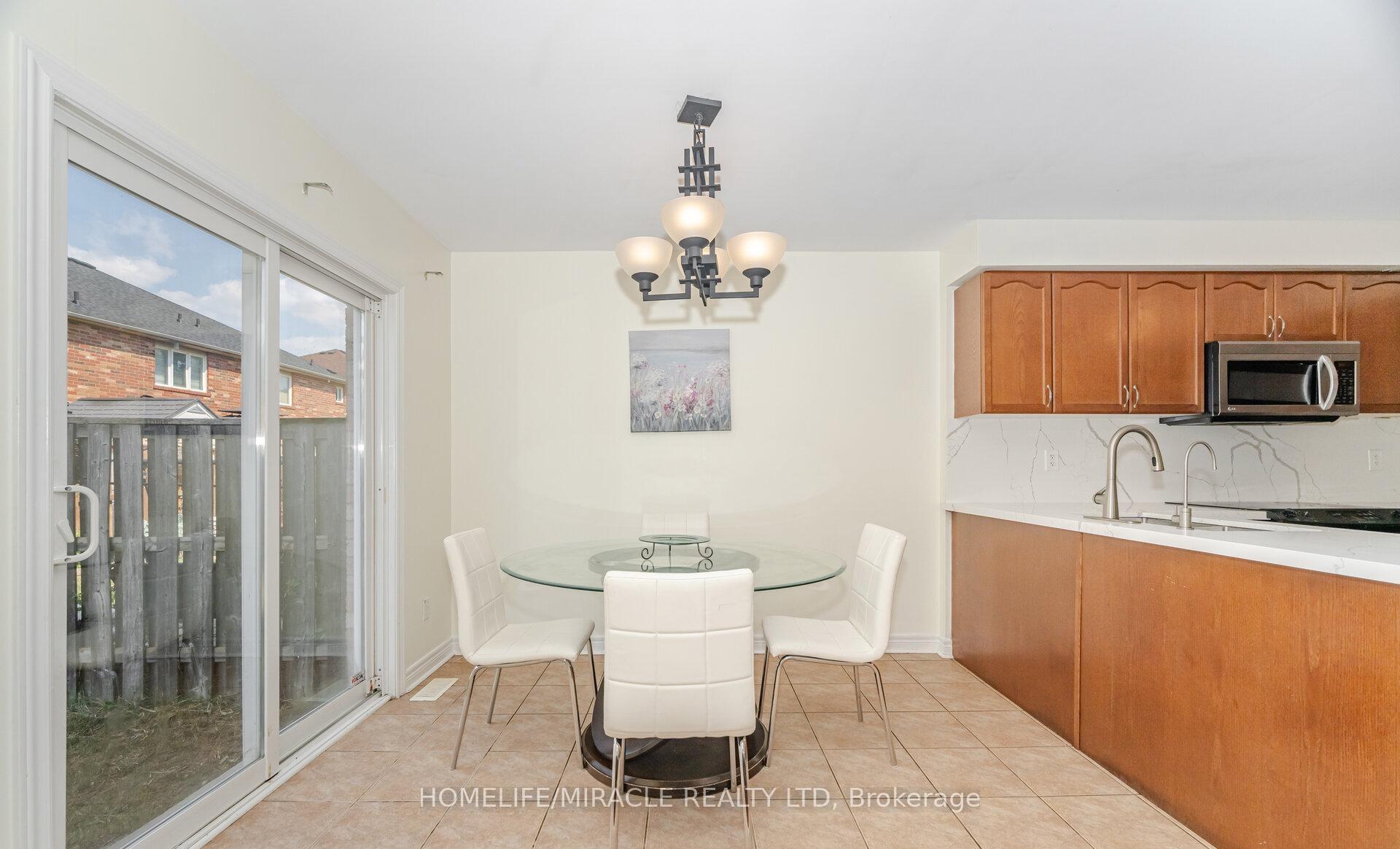 Photo 15 of 31 Hollingsworth Circle, Brampton, Fletcher's Meadow — HOMEH