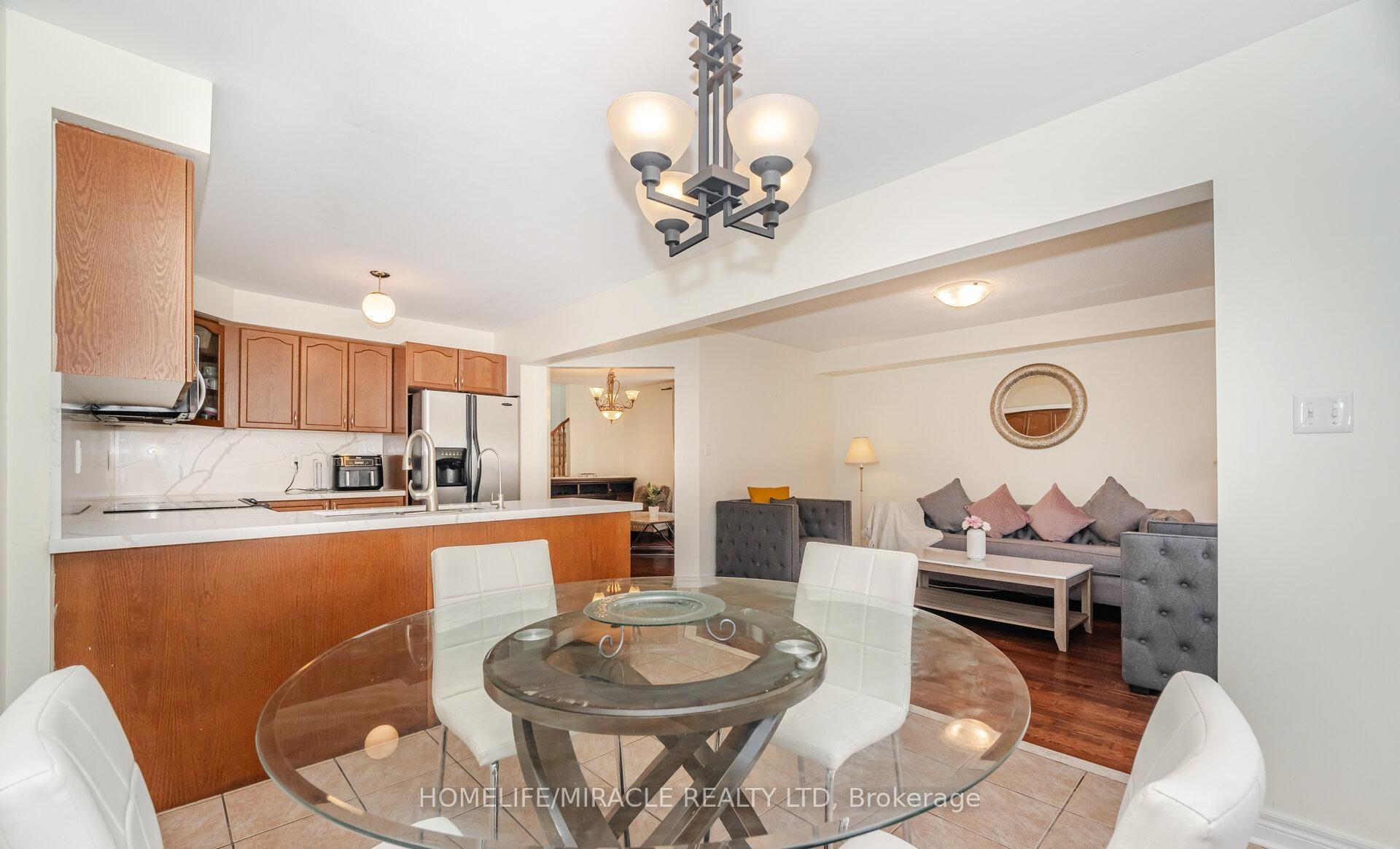 Photo 16 of 31 Hollingsworth Circle, Brampton, Fletcher's Meadow — HOMEH