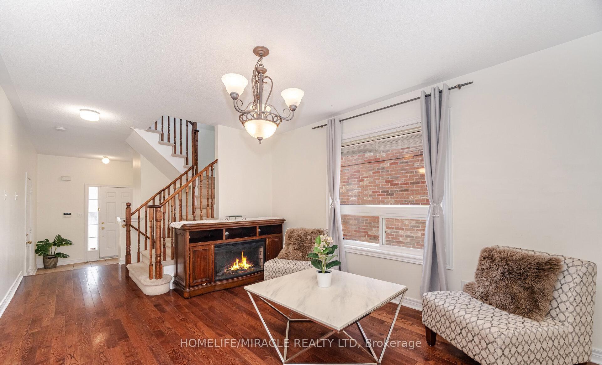 Photo 17 of 31 Hollingsworth Circle, Brampton, Fletcher's Meadow — HOMEH