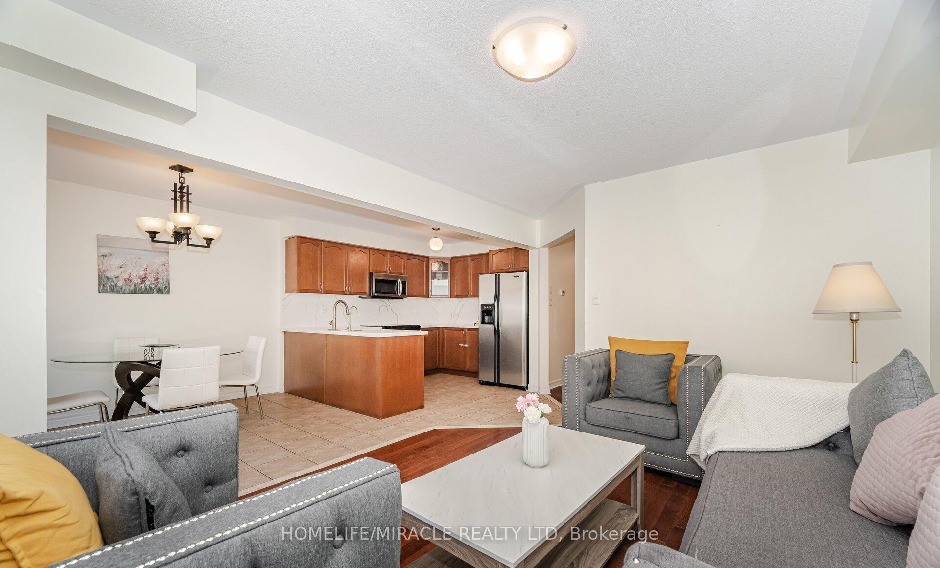 Photo 19 of 31 Hollingsworth Circle, Brampton, Fletcher's Meadow — HOMEH