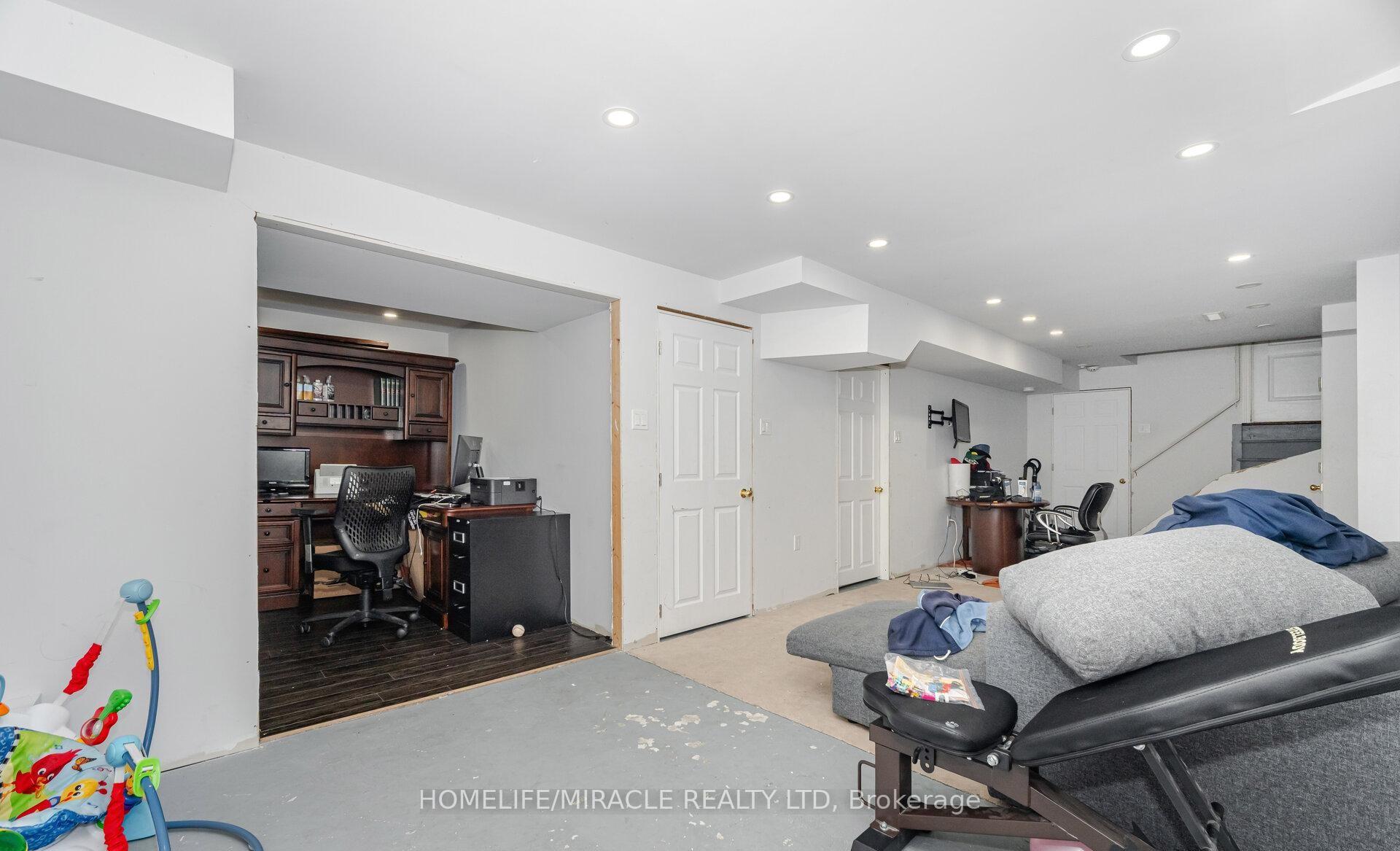 Photo 36 of 31 Hollingsworth Circle, Brampton, Fletcher's Meadow — HOMEH