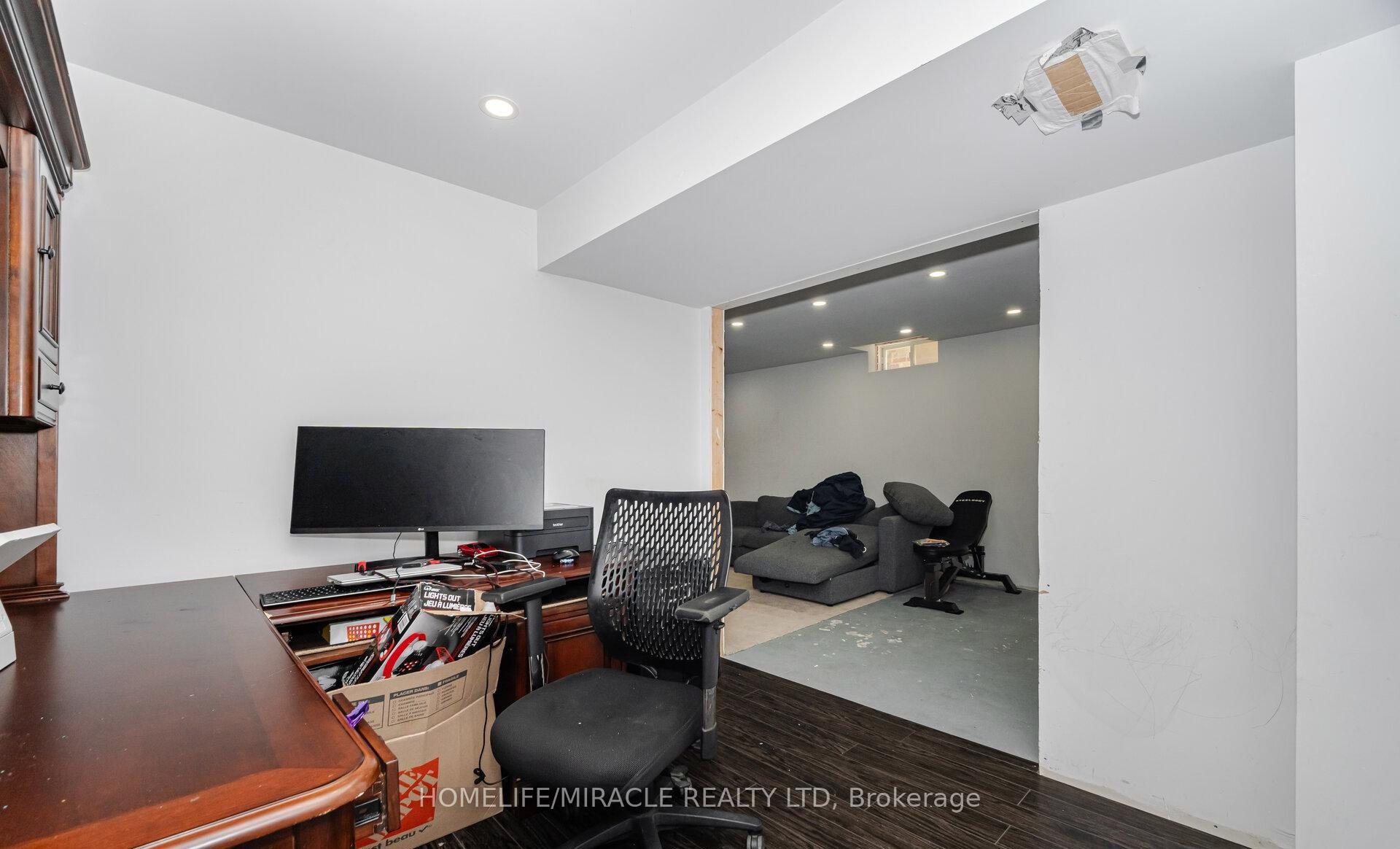 Photo 38 of 31 Hollingsworth Circle, Brampton, Fletcher's Meadow — HOMEH