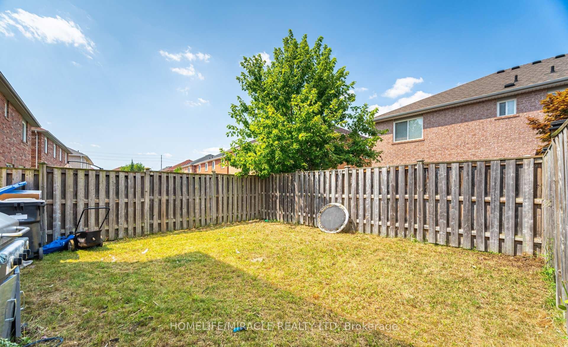 Photo 40 of 31 Hollingsworth Circle, Brampton, Fletcher's Meadow — HOMEH