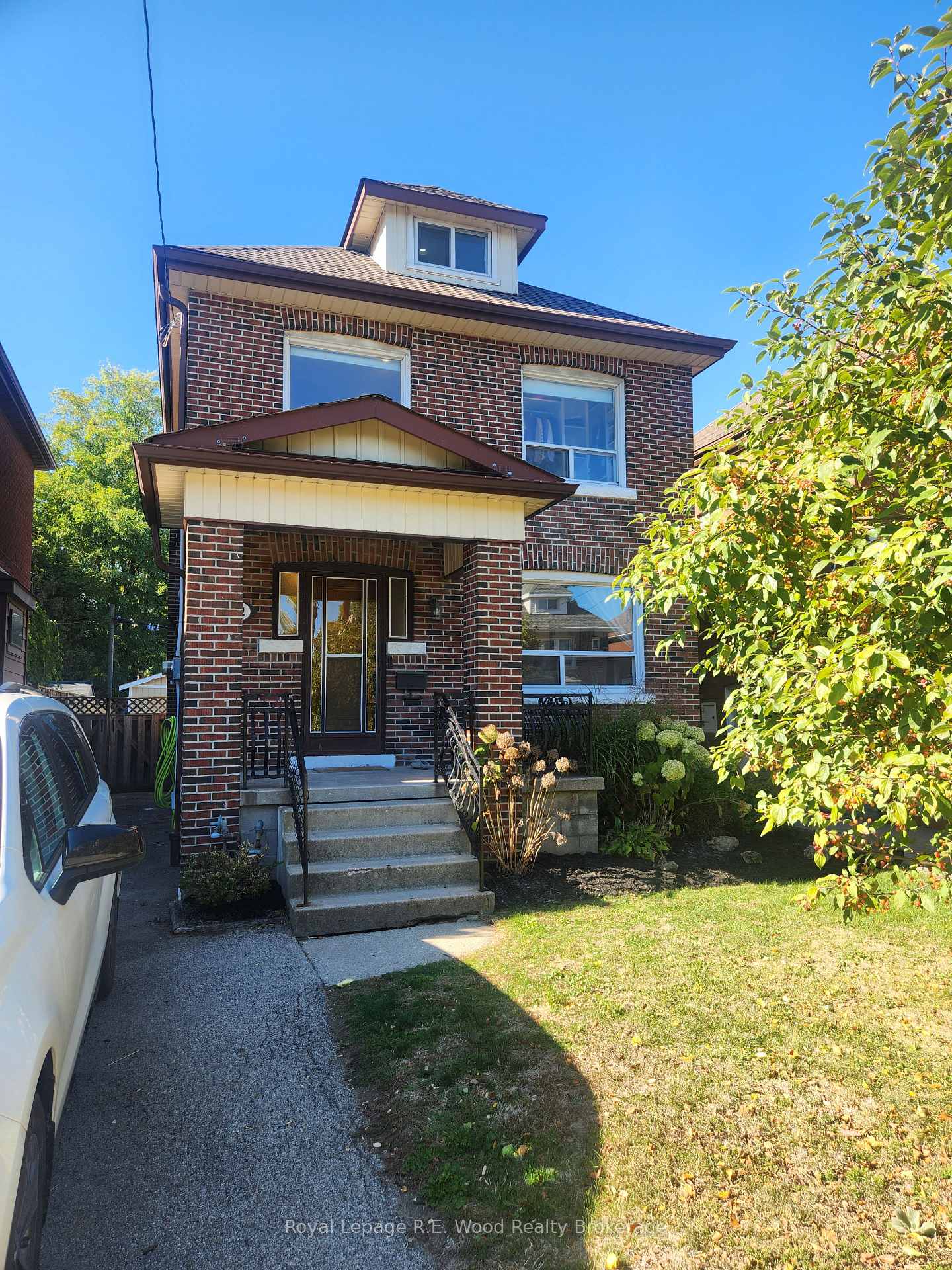 Photo 1 of 252 Graham Avenue S, Hamilton, Delta — HOMEH