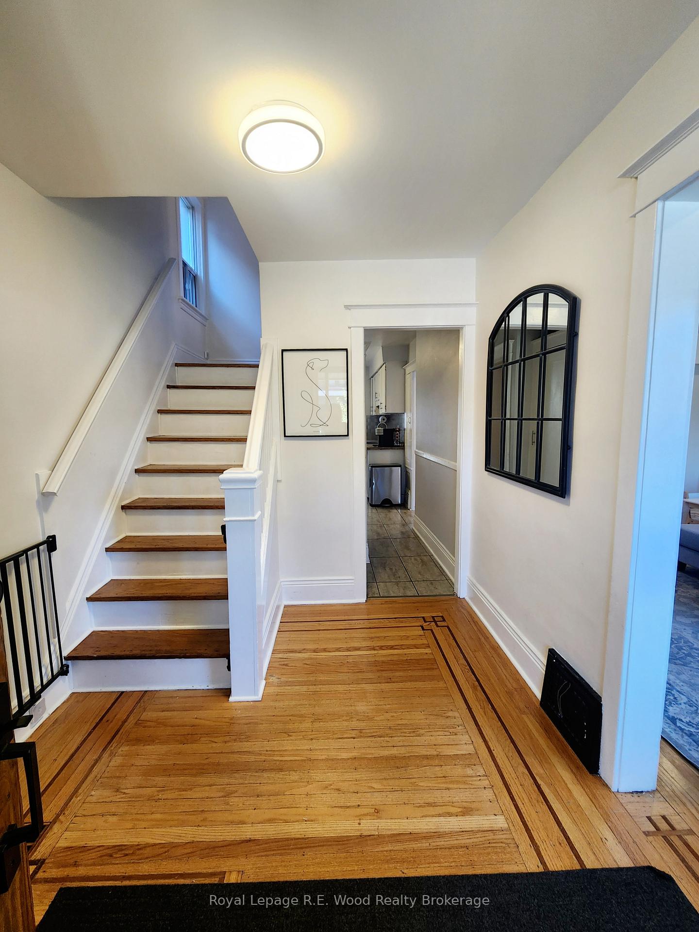 Photo 3 of 252 Graham Avenue S, Hamilton, Delta — HOMEH