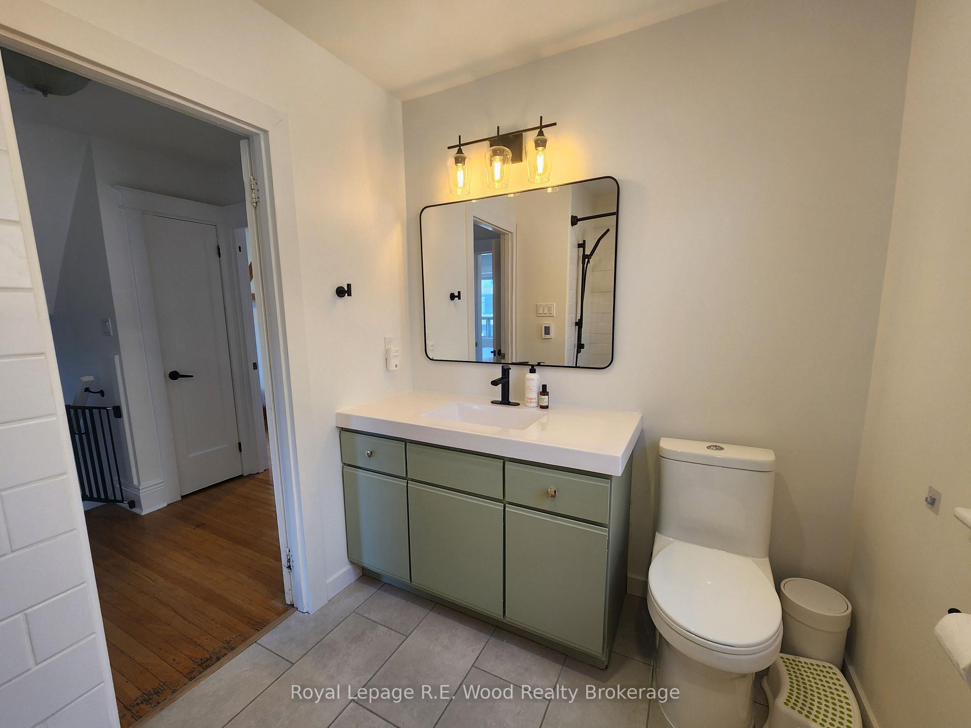 Photo 11 of 252 Graham Avenue S, Hamilton, Delta — HOMEH