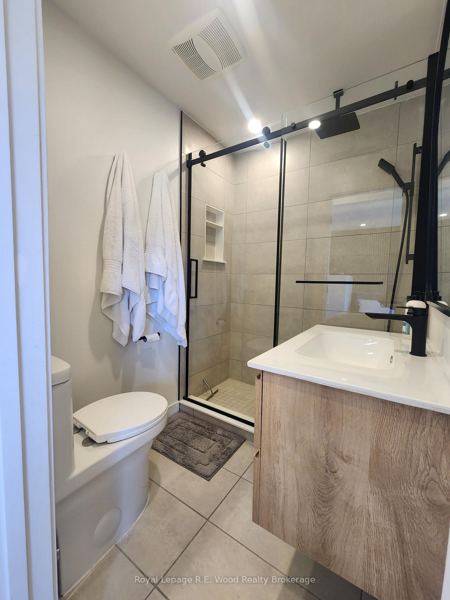 Photo 14 of 252 Graham Avenue S, Hamilton, Delta — HOMEH
