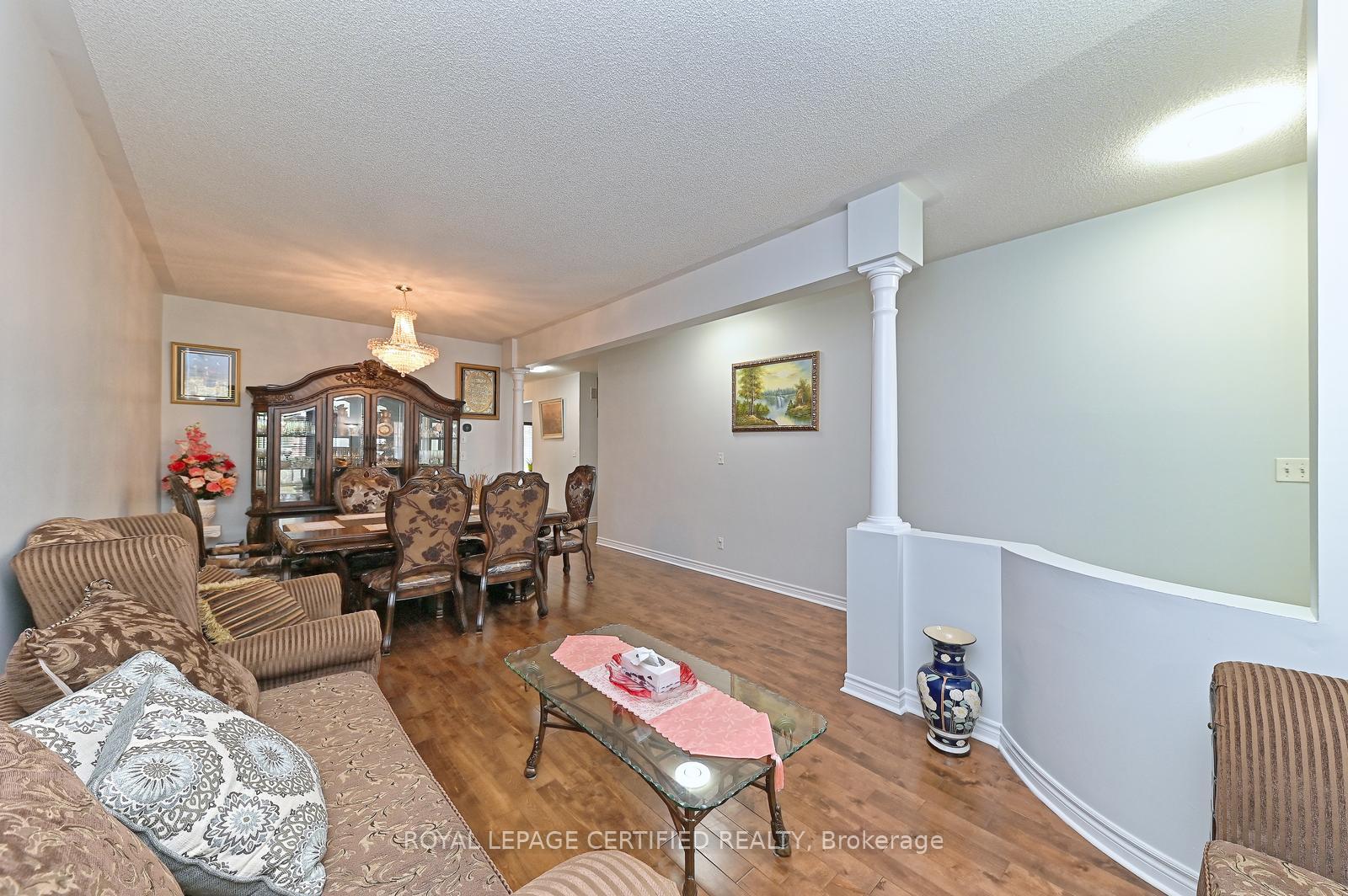 Photo 7 of 28 Abbotsbury Drive, Brampton, Credit Valley — HOMEH
