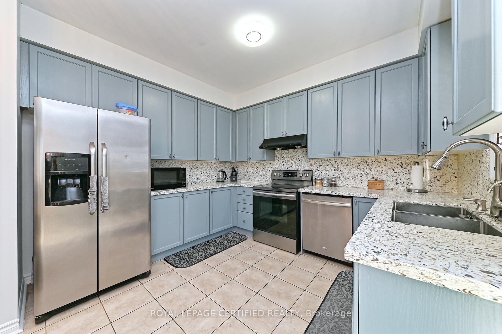 Photo 8 of 28 Abbotsbury Drive, Brampton, Credit Valley — HOMEH