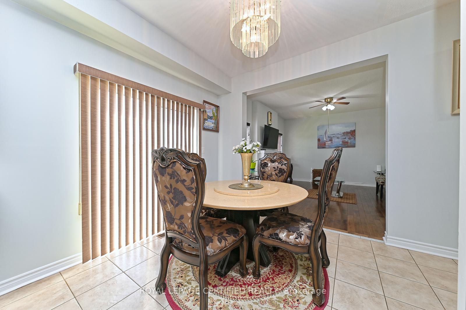 Photo 10 of 28 Abbotsbury Drive, Brampton, Credit Valley — HOMEH