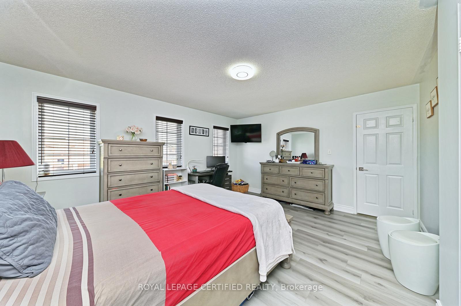Photo 18 of 28 Abbotsbury Drive, Brampton, Credit Valley — HOMEH