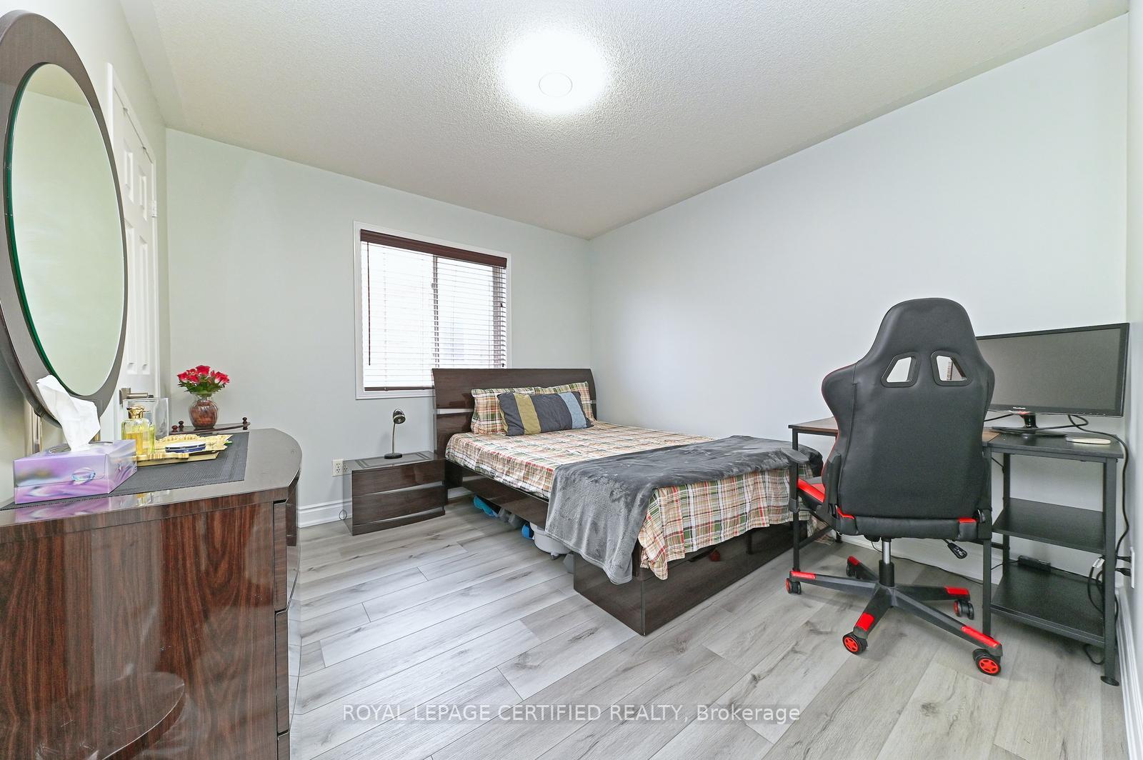 Photo 20 of 28 Abbotsbury Drive, Brampton, Credit Valley — HOMEH