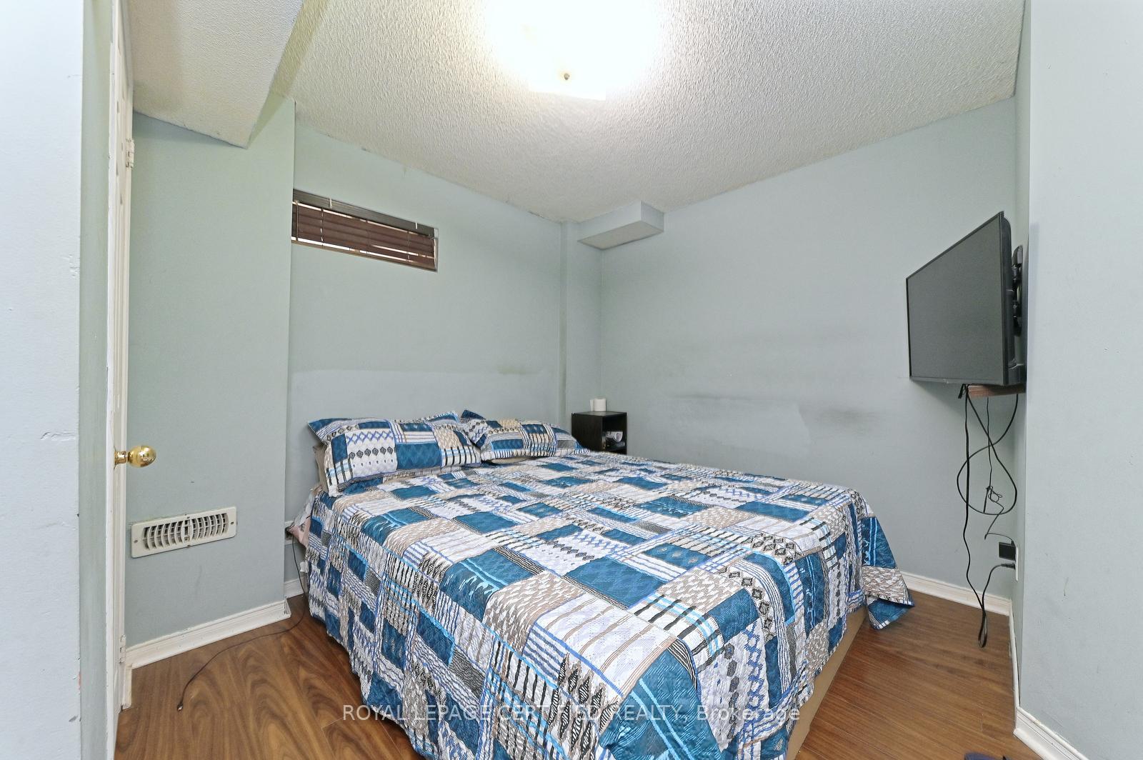 Photo 29 of 28 Abbotsbury Drive, Brampton, Credit Valley — HOMEH