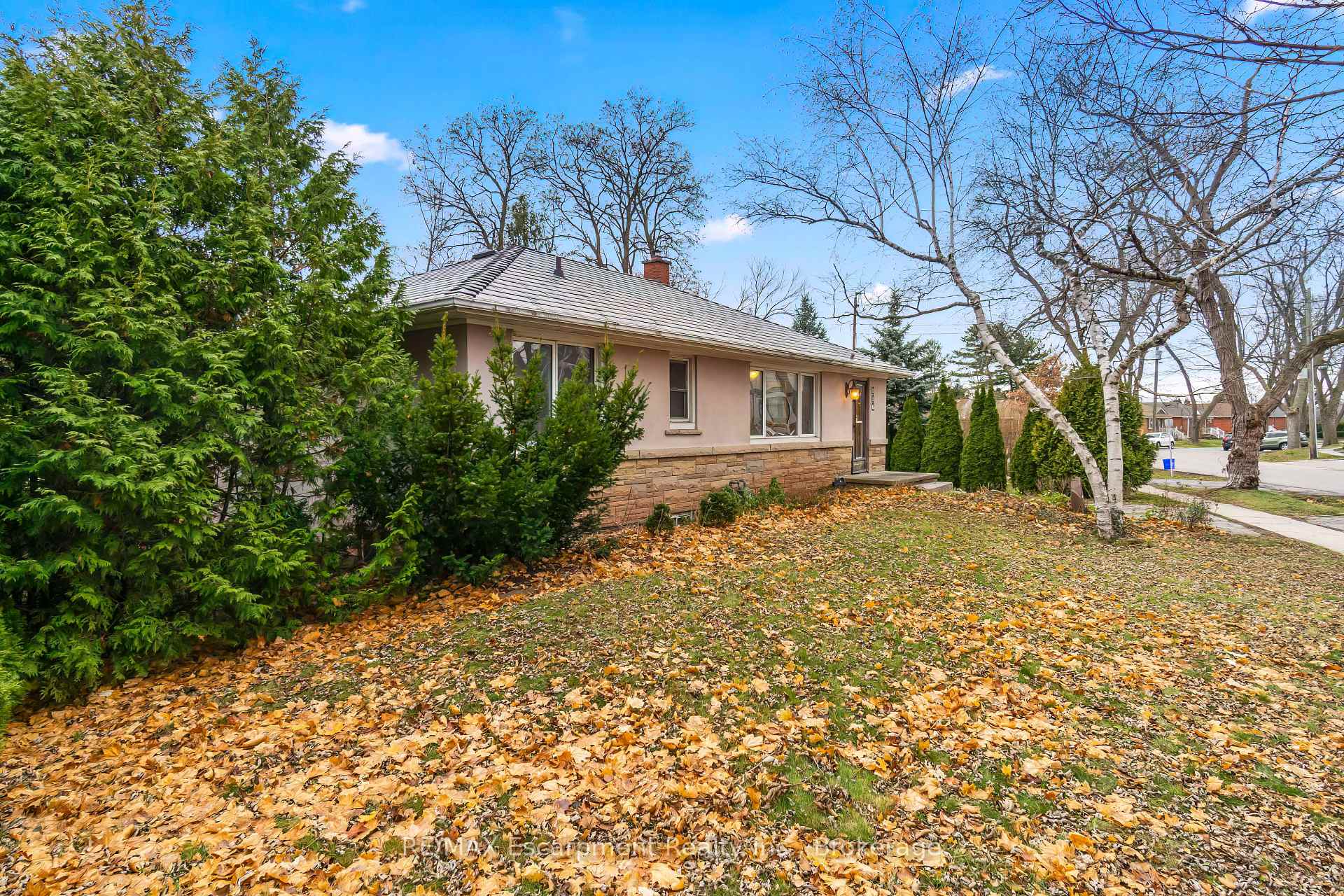 Photo 2 of Unit MAIN, 116 Prince Charles Drive, Oakville, Central — HOMEH