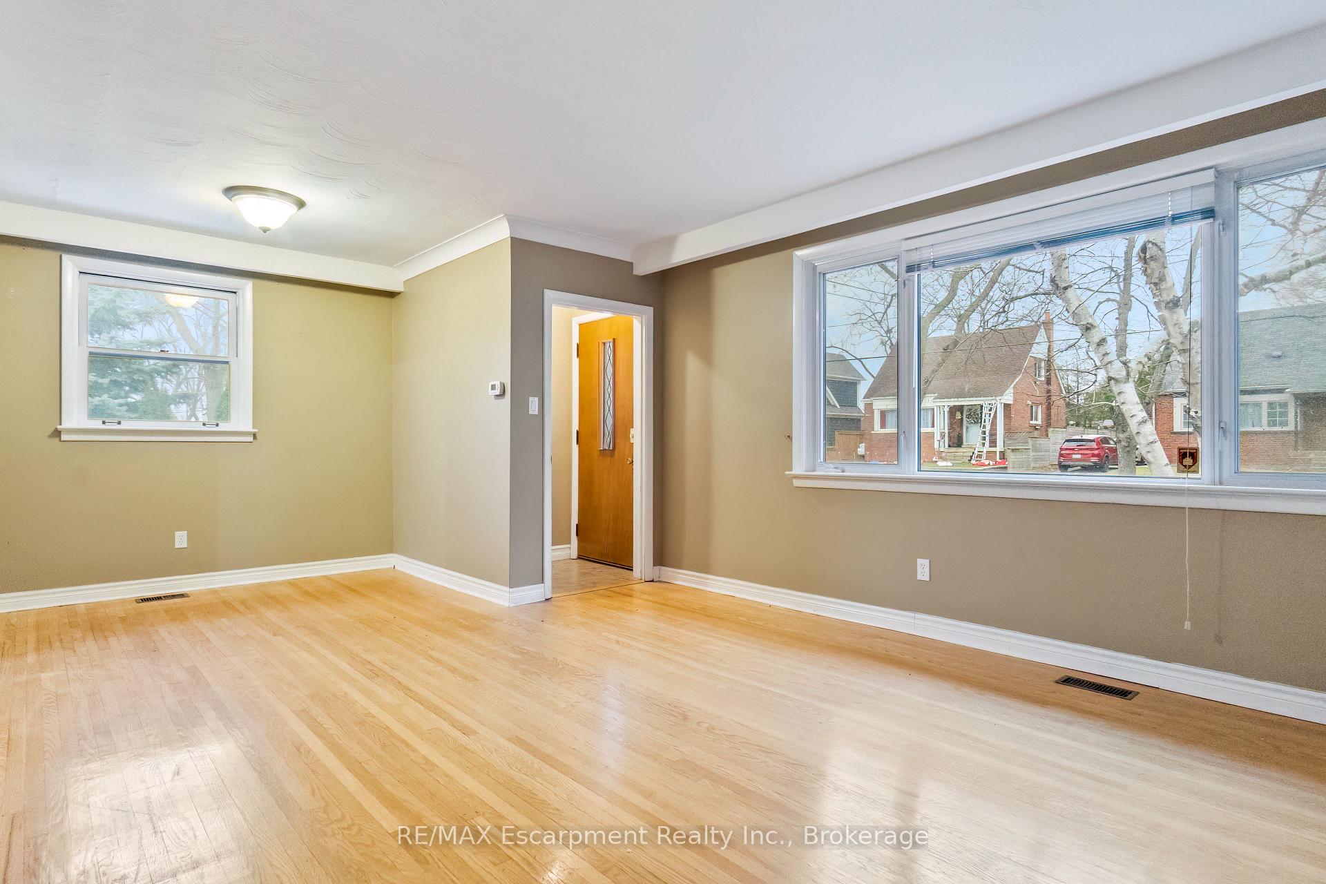 Photo 5 of Unit MAIN, 116 Prince Charles Drive, Oakville, Central — HOMEH