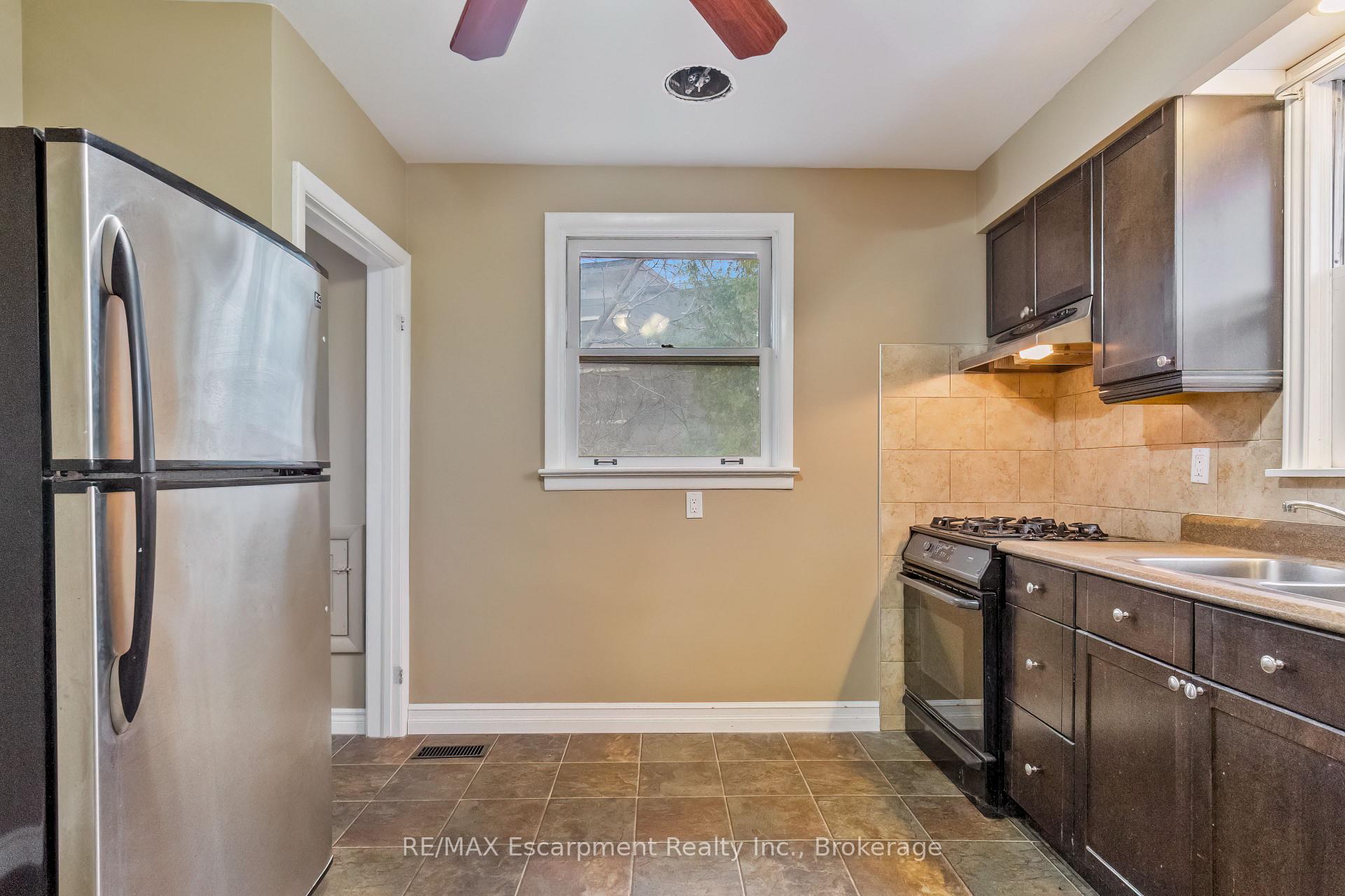 Photo 7 of Unit MAIN, 116 Prince Charles Drive, Oakville, Central — HOMEH