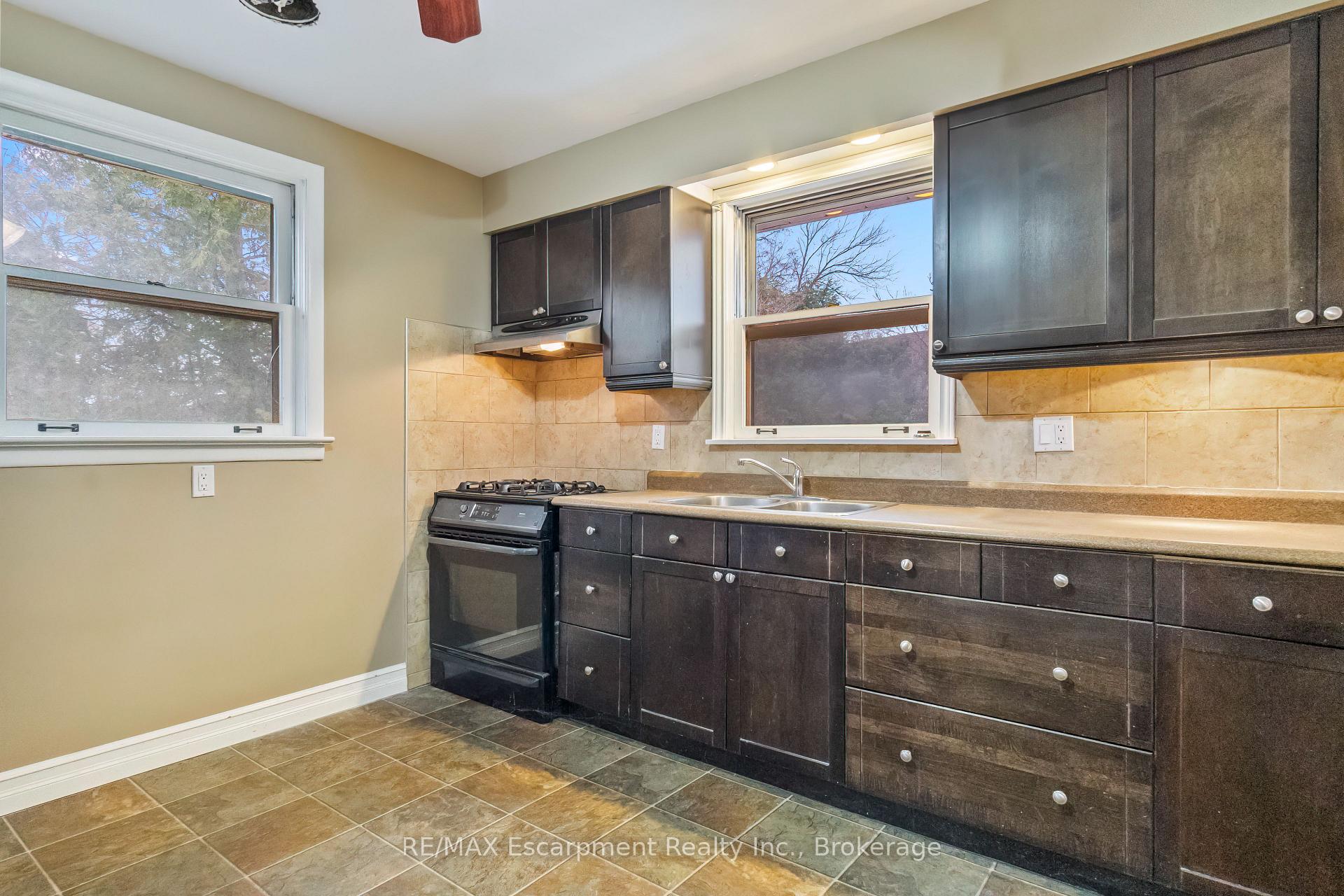 Photo 8 of Unit MAIN, 116 Prince Charles Drive, Oakville, Central — HOMEH