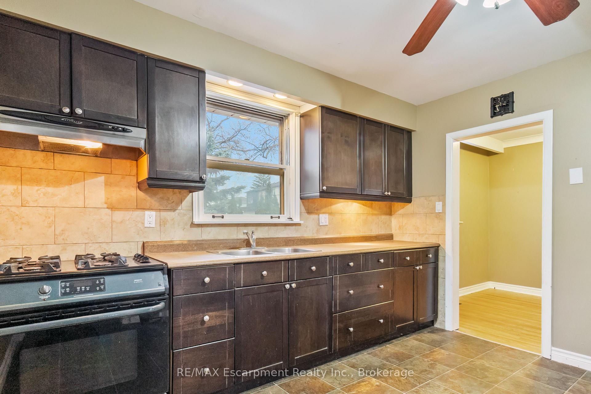 Photo 9 of Unit MAIN, 116 Prince Charles Drive, Oakville, Central — HOMEH