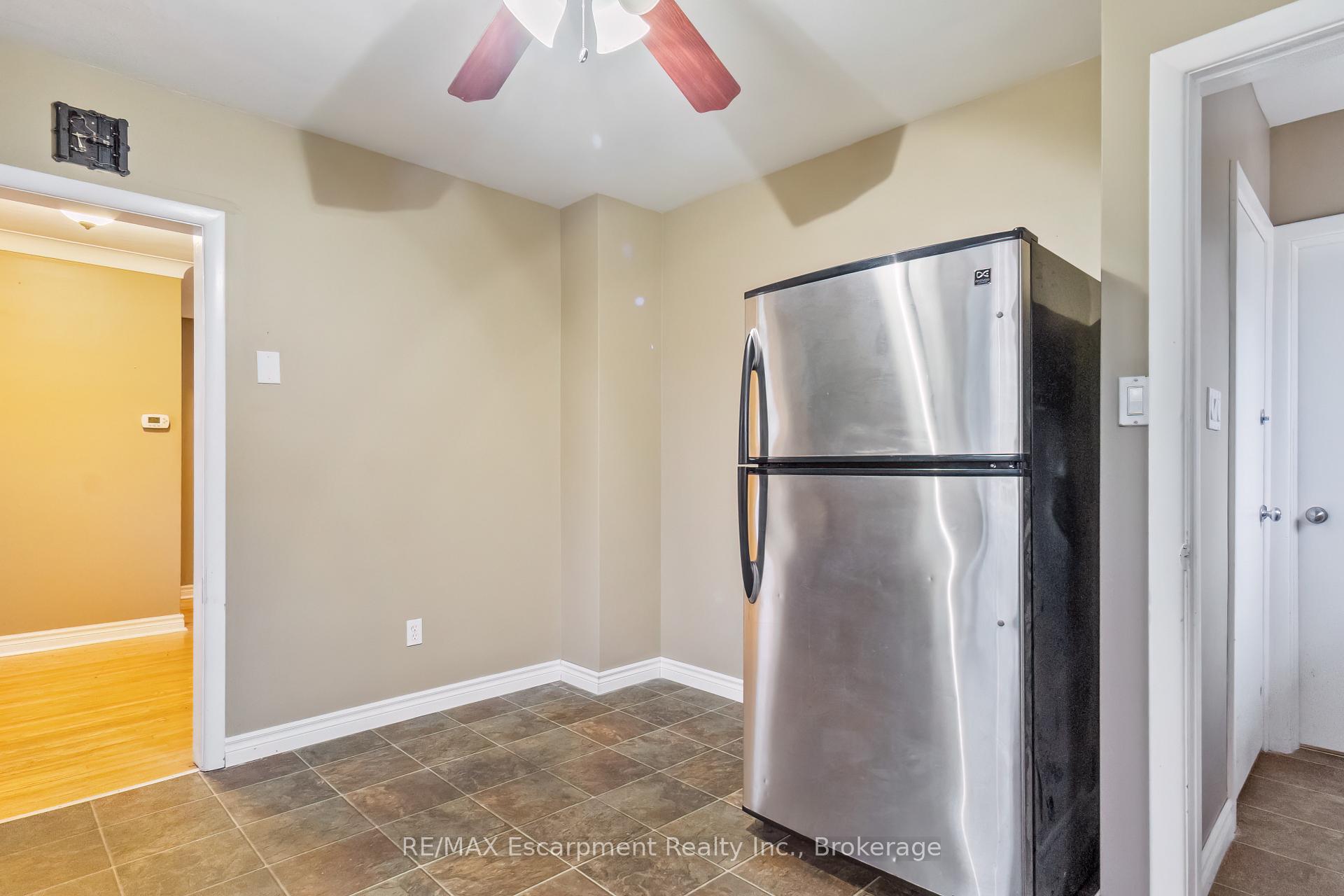 Photo 11 of Unit MAIN, 116 Prince Charles Drive, Oakville, Central — HOMEH