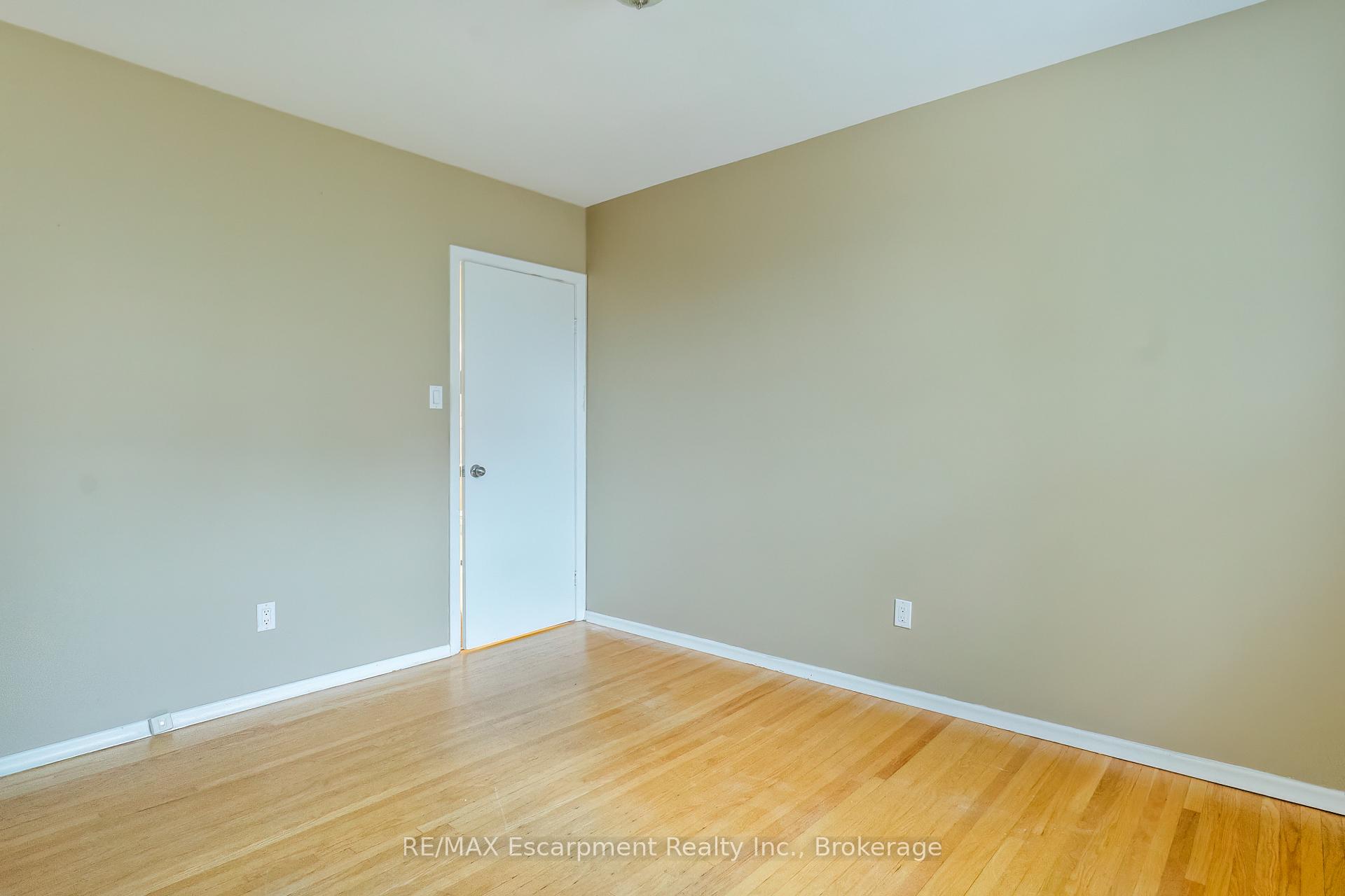 Photo 12 of Unit MAIN, 116 Prince Charles Drive, Oakville, Central — HOMEH