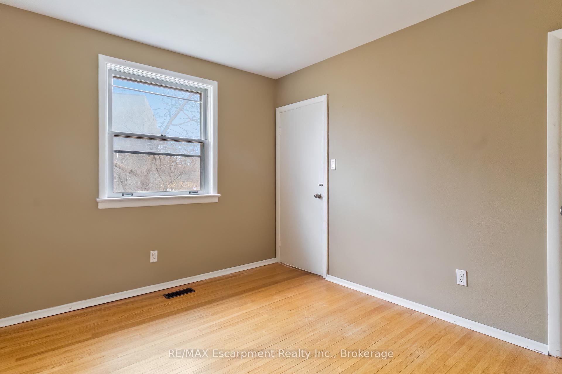 Photo 14 of Unit MAIN, 116 Prince Charles Drive, Oakville, Central — HOMEH