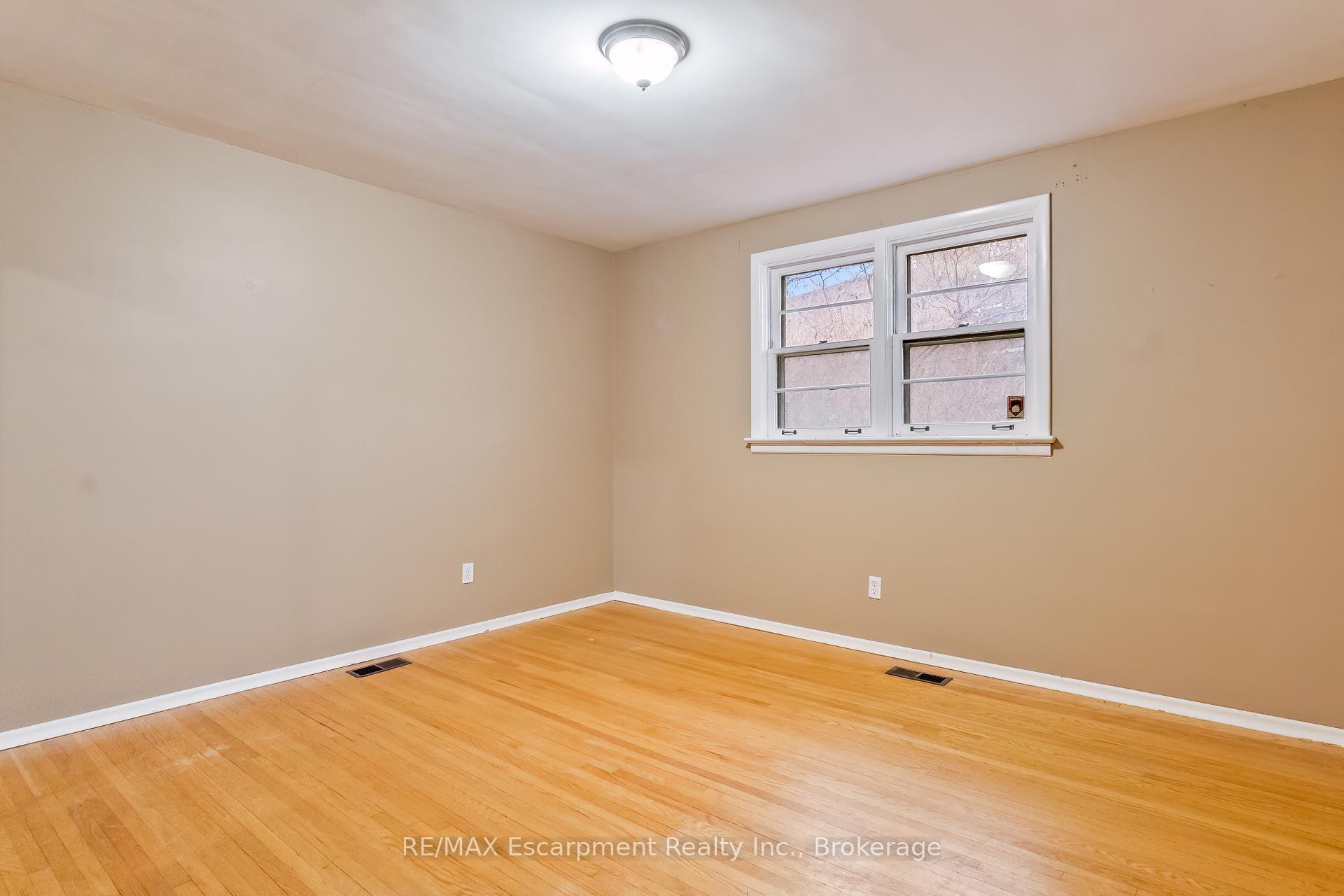 Photo 15 of Unit MAIN, 116 Prince Charles Drive, Oakville, Central — HOMEH