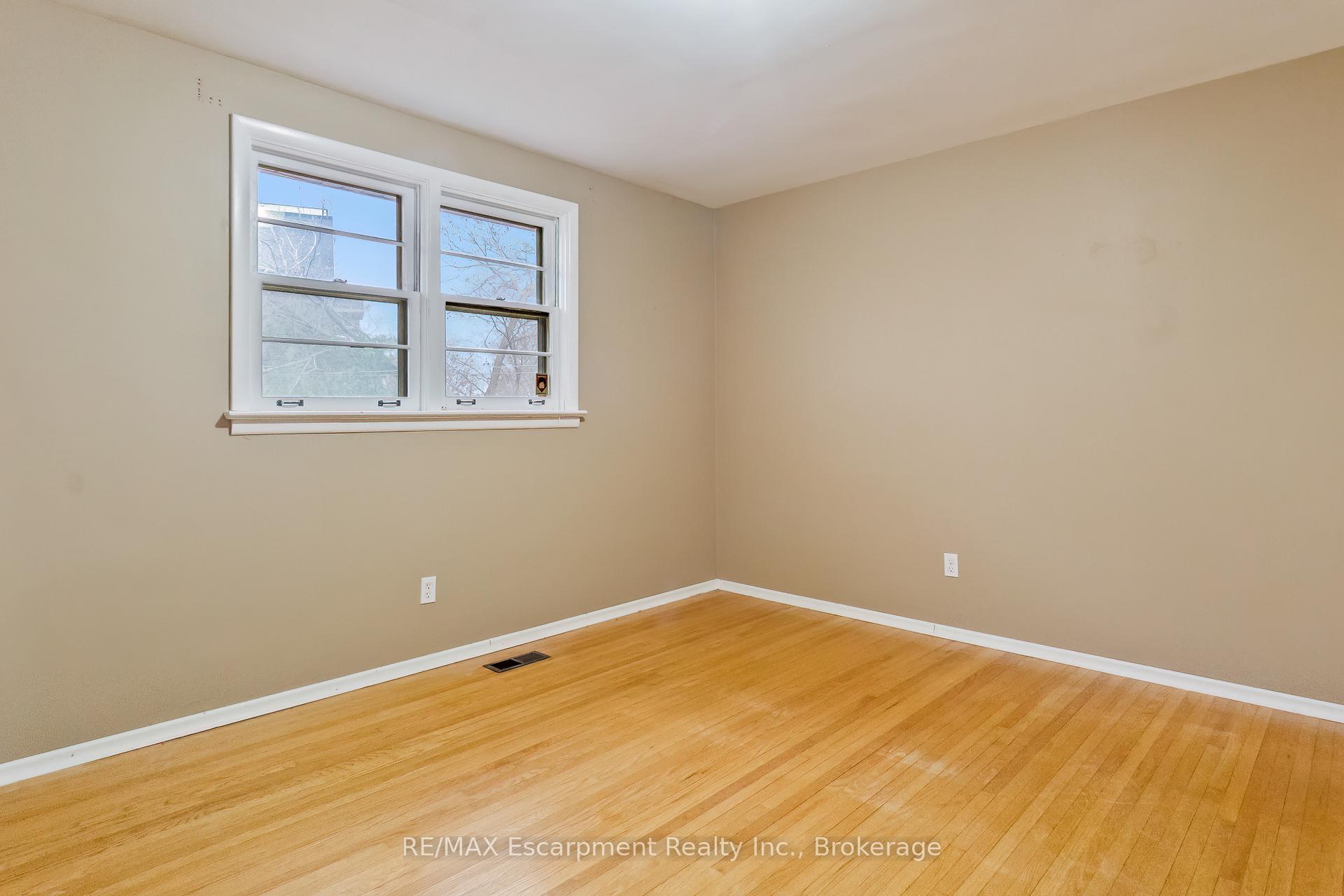 Photo 16 of Unit MAIN, 116 Prince Charles Drive, Oakville, Central — HOMEH