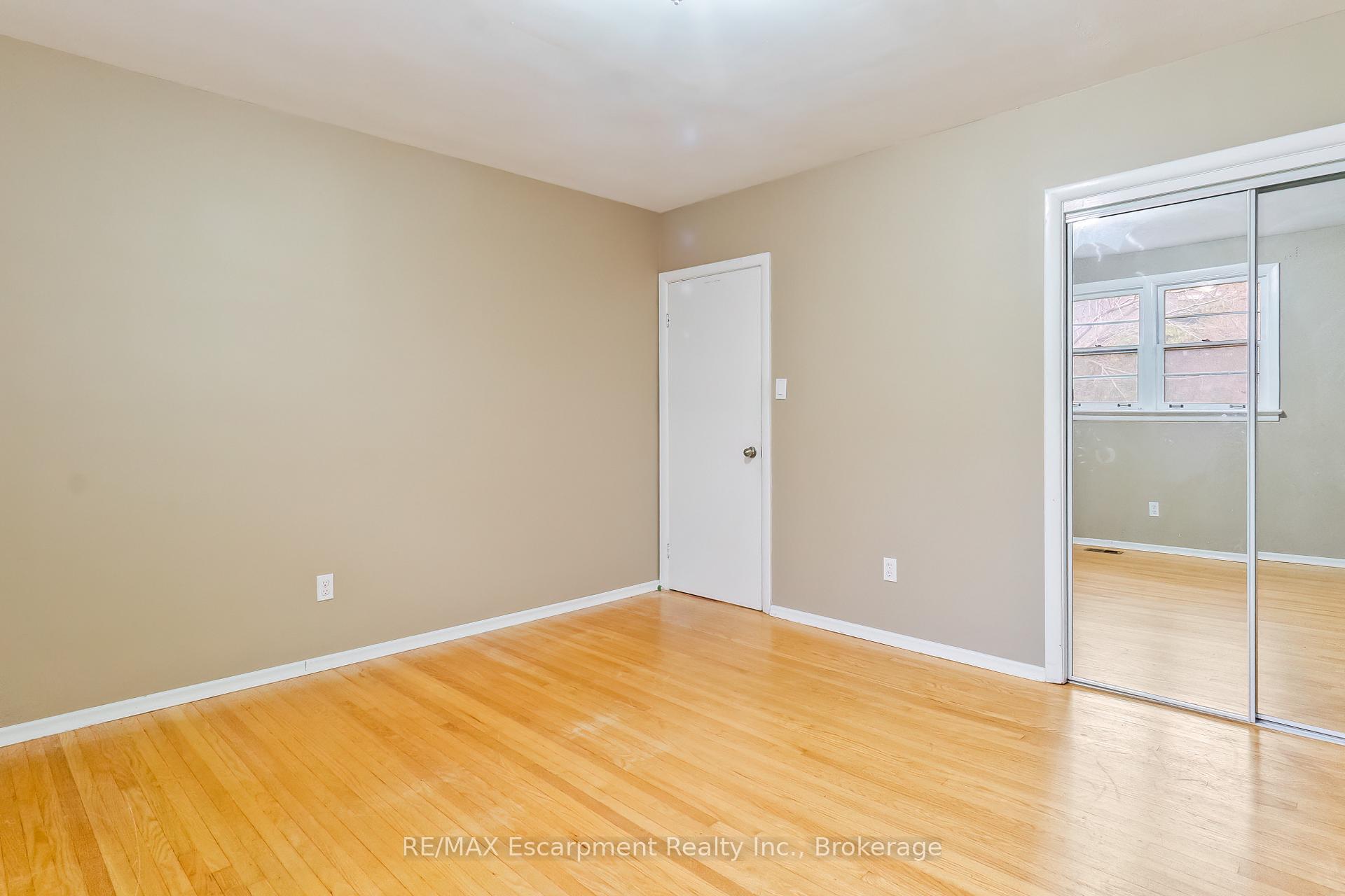 Photo 17 of Unit MAIN, 116 Prince Charles Drive, Oakville, Central — HOMEH
